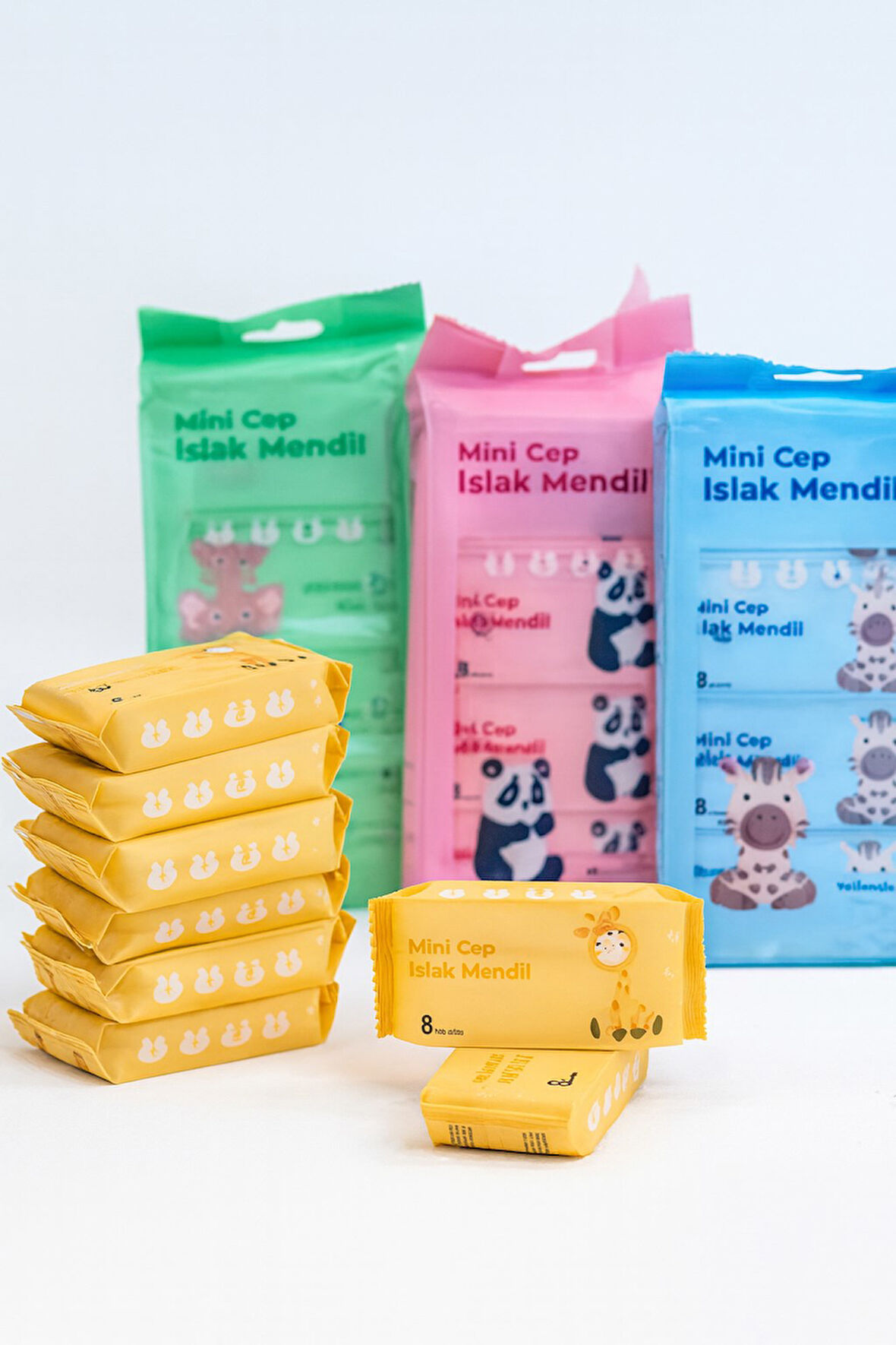 8’li Paket Mini Cep Islak Mendil – Taşınabilir, Hijyenik Seyahat ve Günlük Kullanım Temizlik Mendili