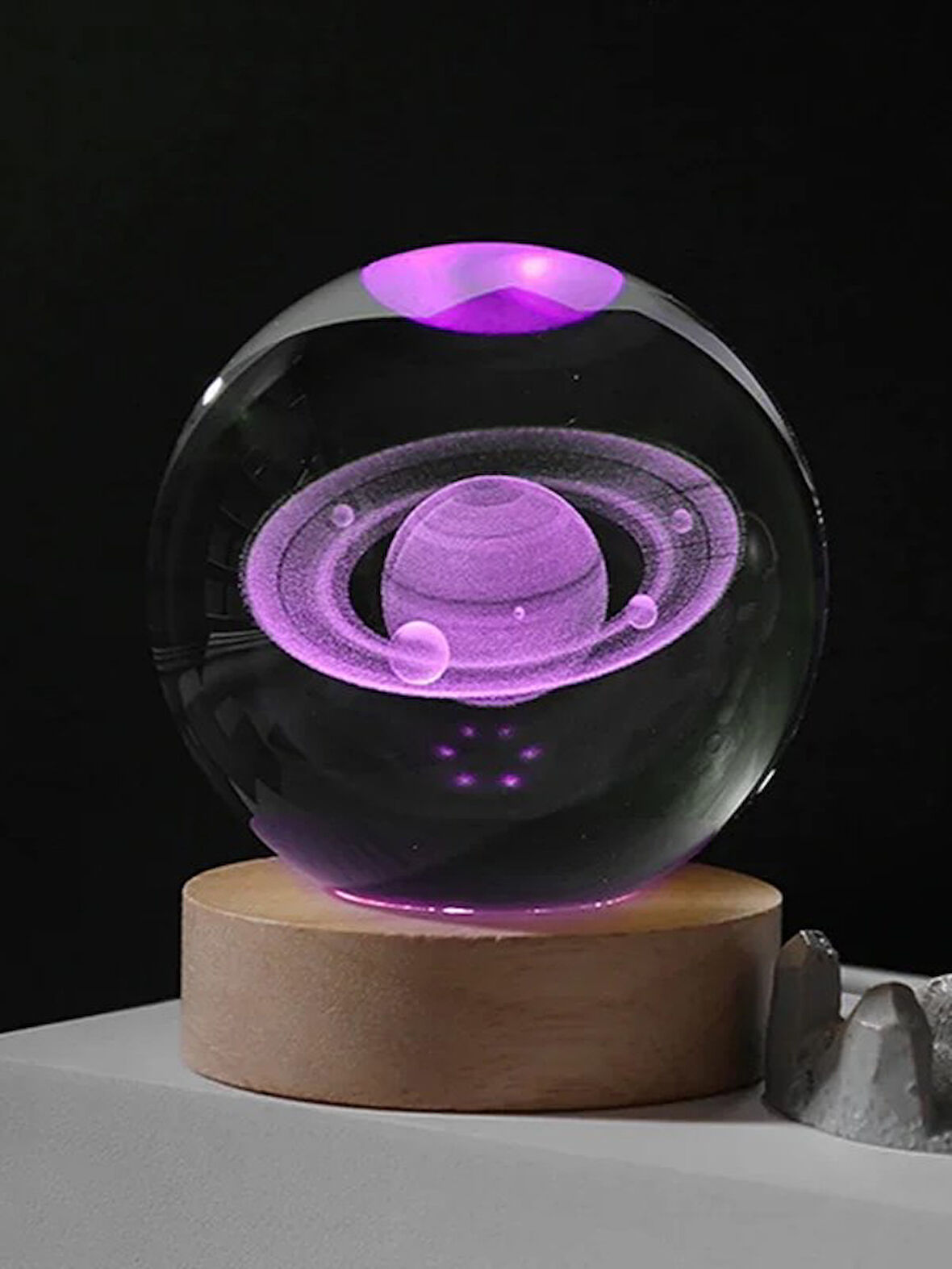 3D Satürn Kristal Küre Lamba – USB li LED Işıklı Ahşap Standlı Dekoratif Masa Lambası RGB Led