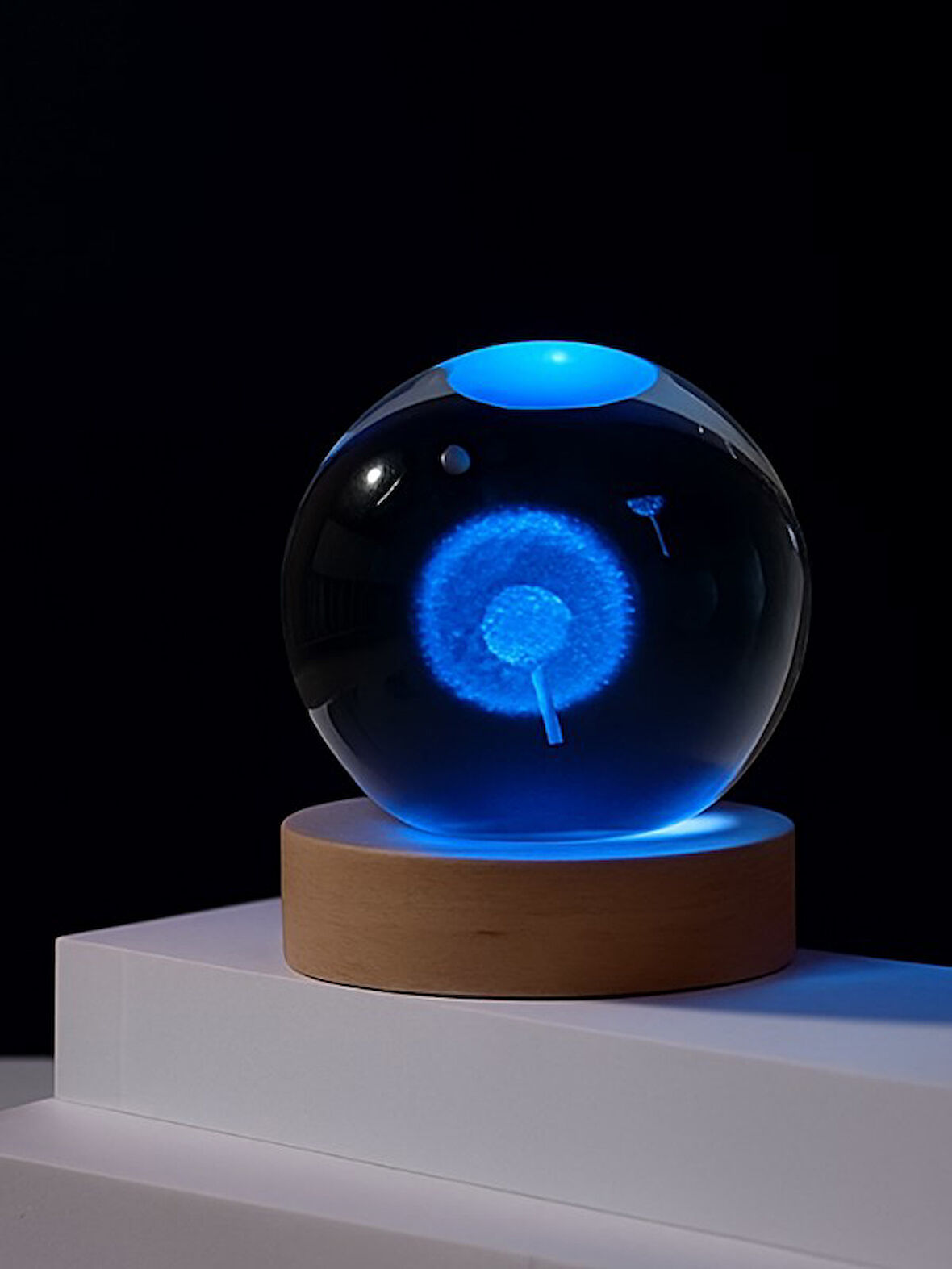 3D Karahindiba Temalı Kristal Küre Led Gece Lambası – USB'li Ahşap Standlı RGB Led Lamba