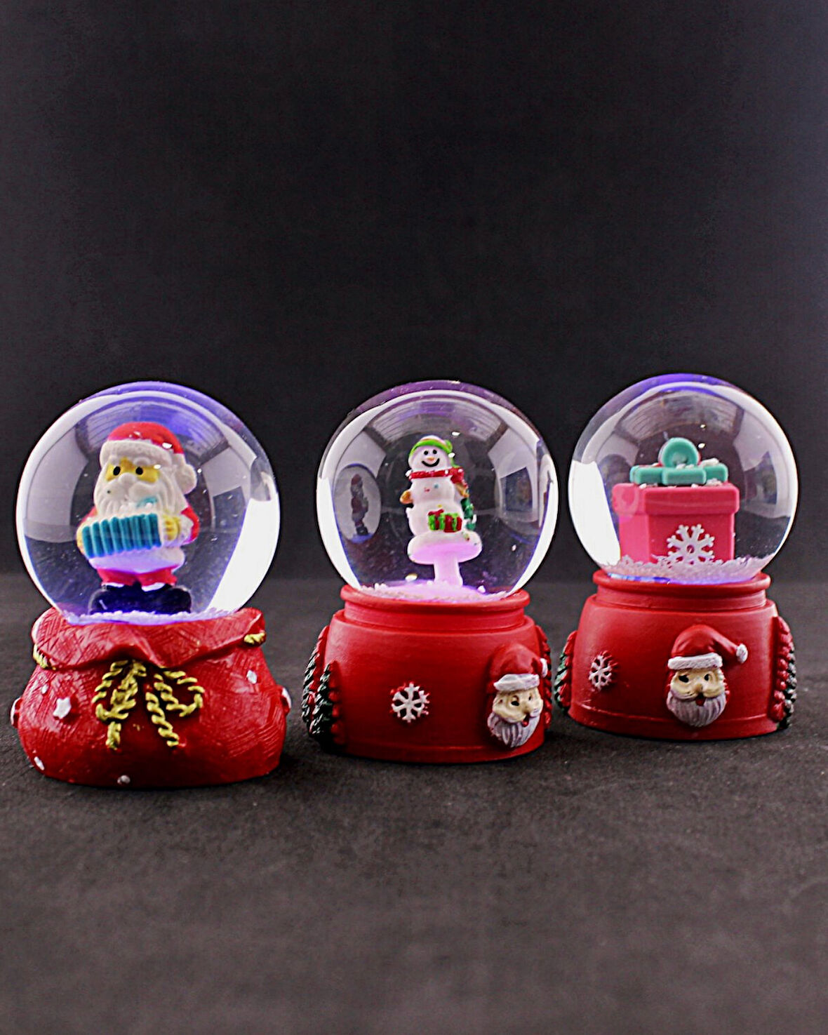 3 Adet Yeni Yıl 2023 Noel Hediyesi Temalı Mini Boy Işıklı Kar Küresi 6,5 cm - 36 