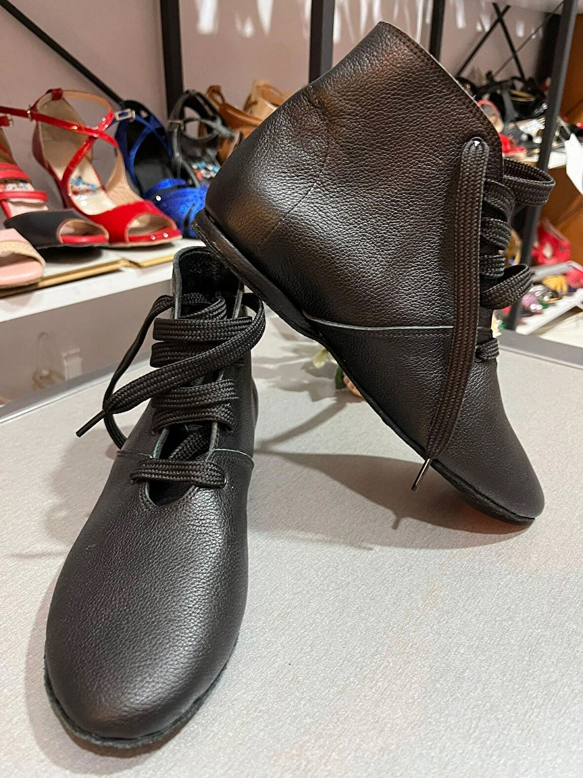 SİYAH DERİ DANS BOTU- BAĞCIKLI-SÜET TABAN - TÜM DANSLAR İÇİN UYGUNDUR.