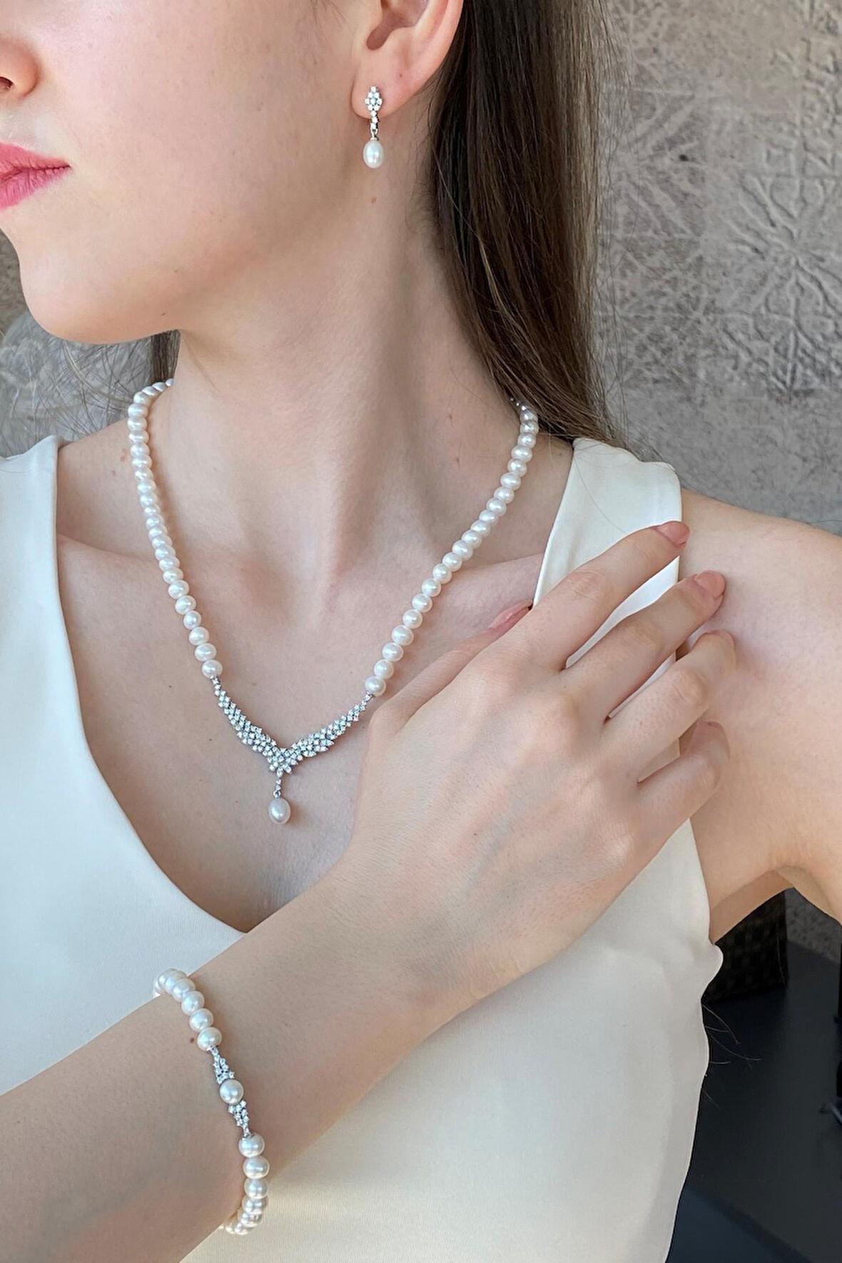 14 Ayar Altın 7 mm Taşlı Doğal İnci Küpe Kolye Bileklik Üçlü Set