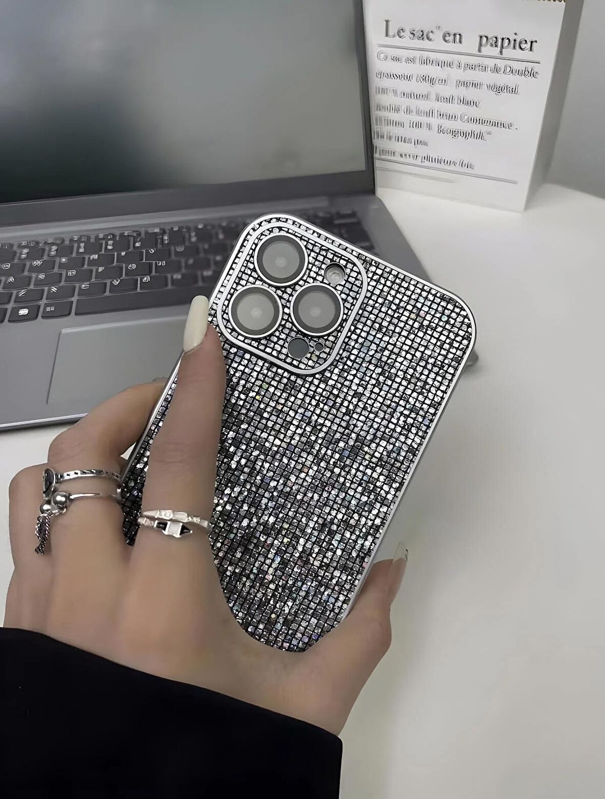 Apple iPhone 15 Uyumlu Taşlı Simli Kamera Lens Korumalı Kılıf