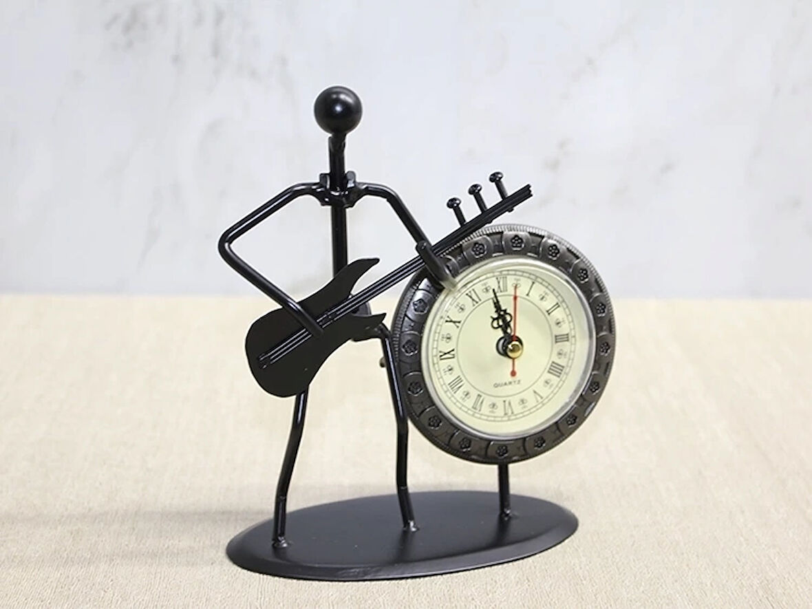 Metal Saatli Gitar Çalan Müzisyen Alk4334