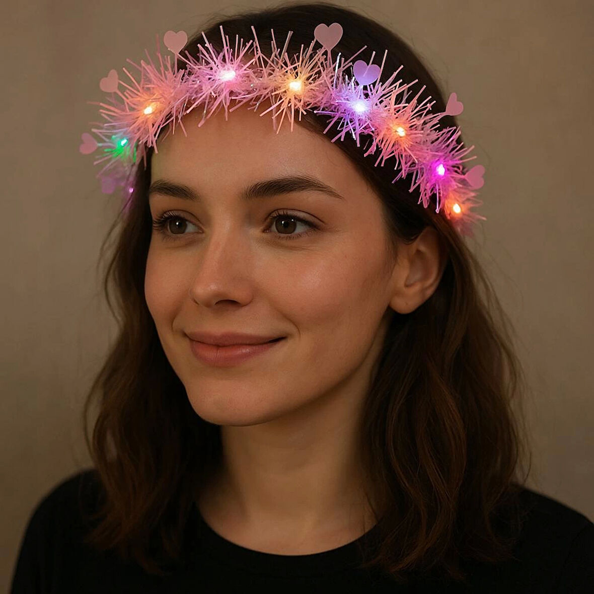 Kalp Püsküllü Gece Parıltısı 3 Modlu LED&amp;#39;li Işıklı Taç Pembe Renk