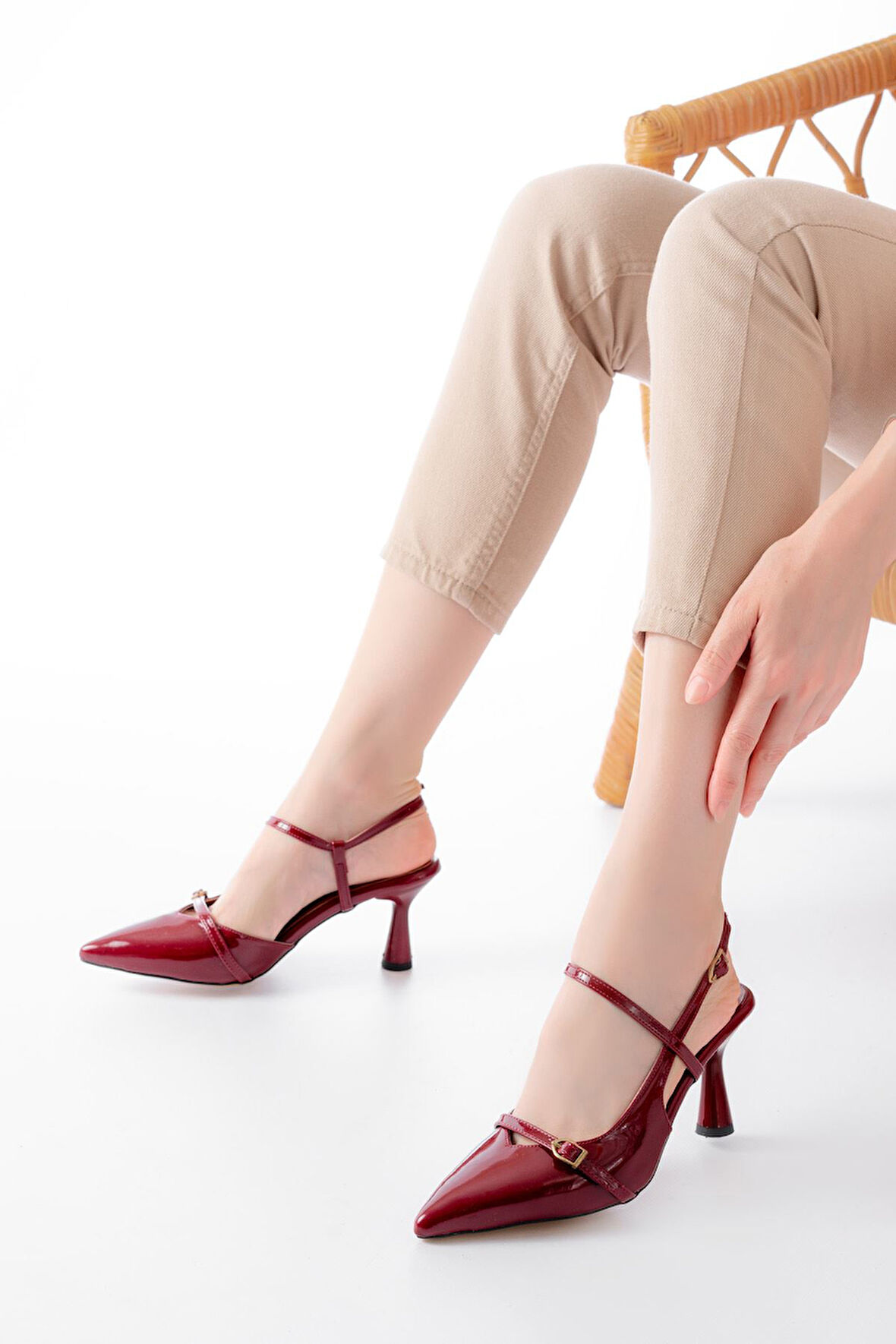 K-6722 Bordo Rugan Toka Detaylı Sivri Burun Kadın Ayakkabı