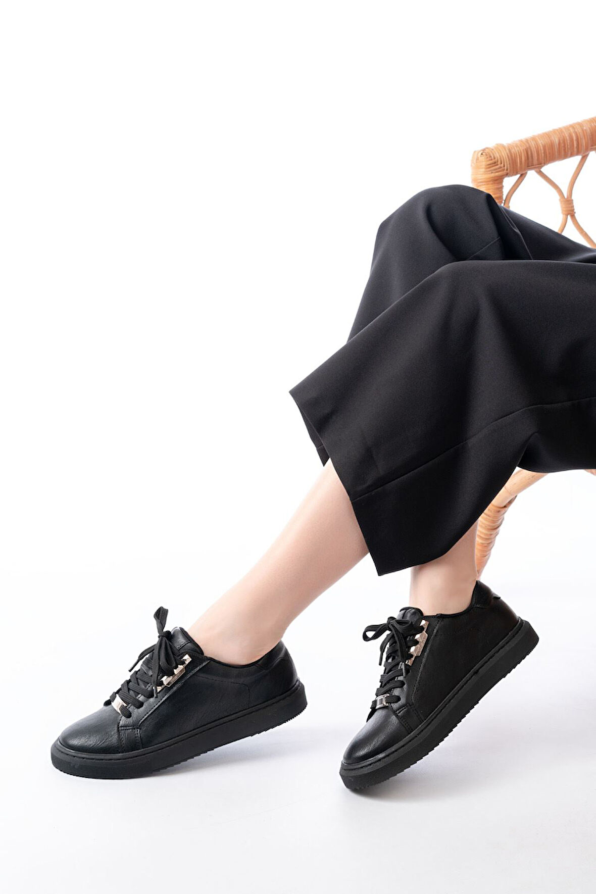 P-910 Siyah Bağcıklı Taban Dikişli Günlük Kadın Spor