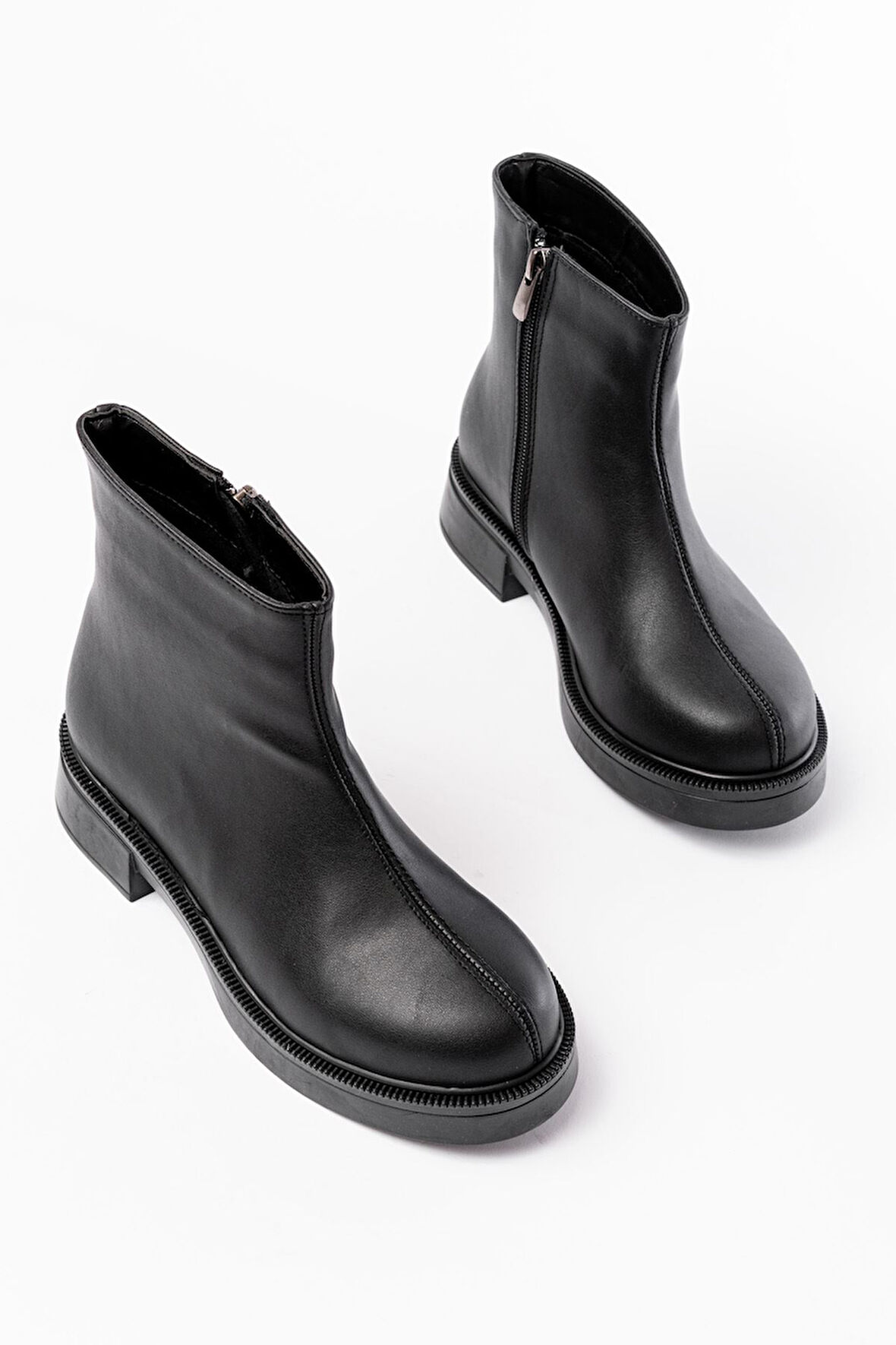 02-3033 Siyah Fermuarlı Günlük Kadın Bot