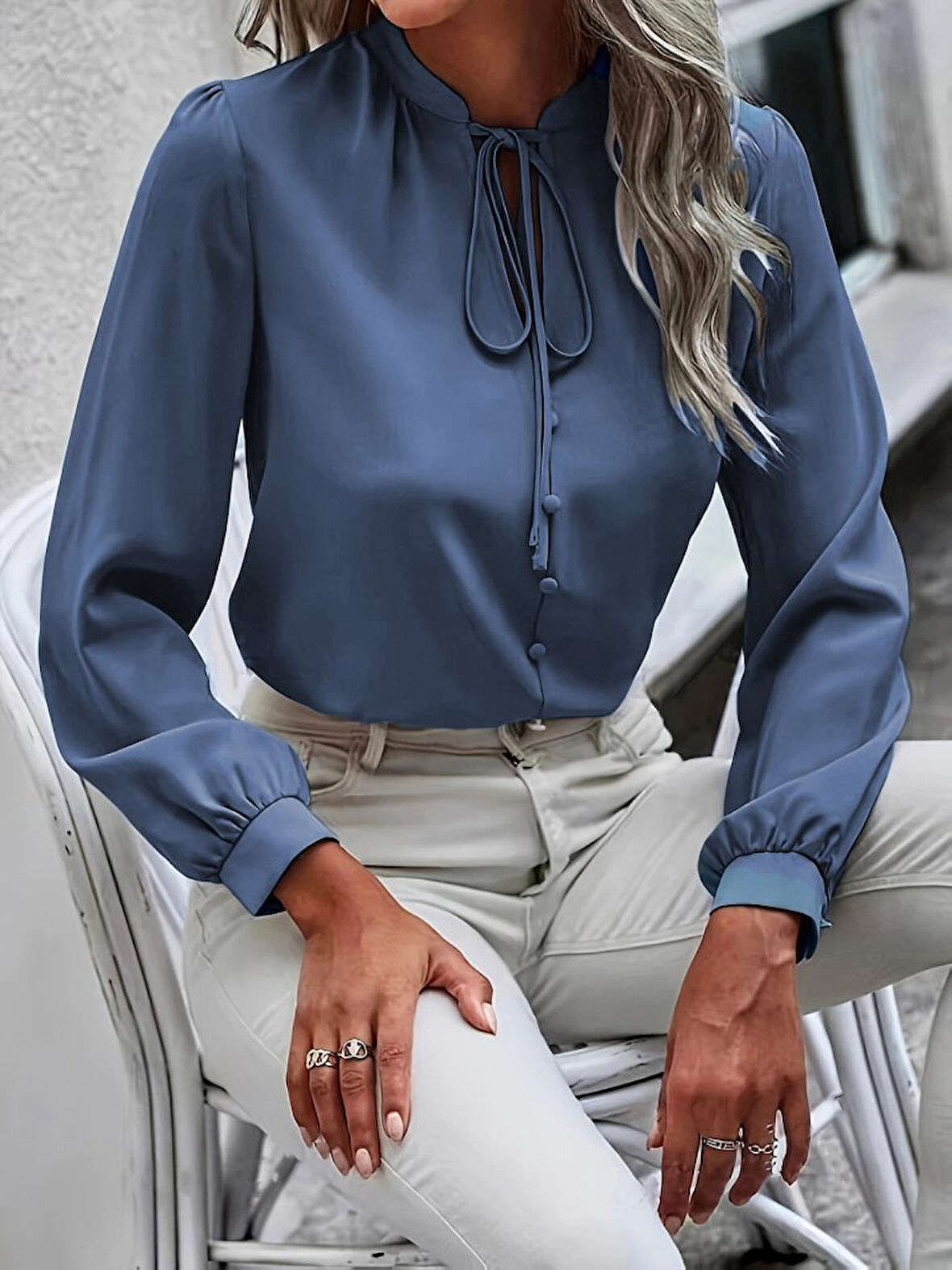 Kadın Uzun Kollu Yakalı Yakadan Bağcıklı Düğmeli Sandy Bluz