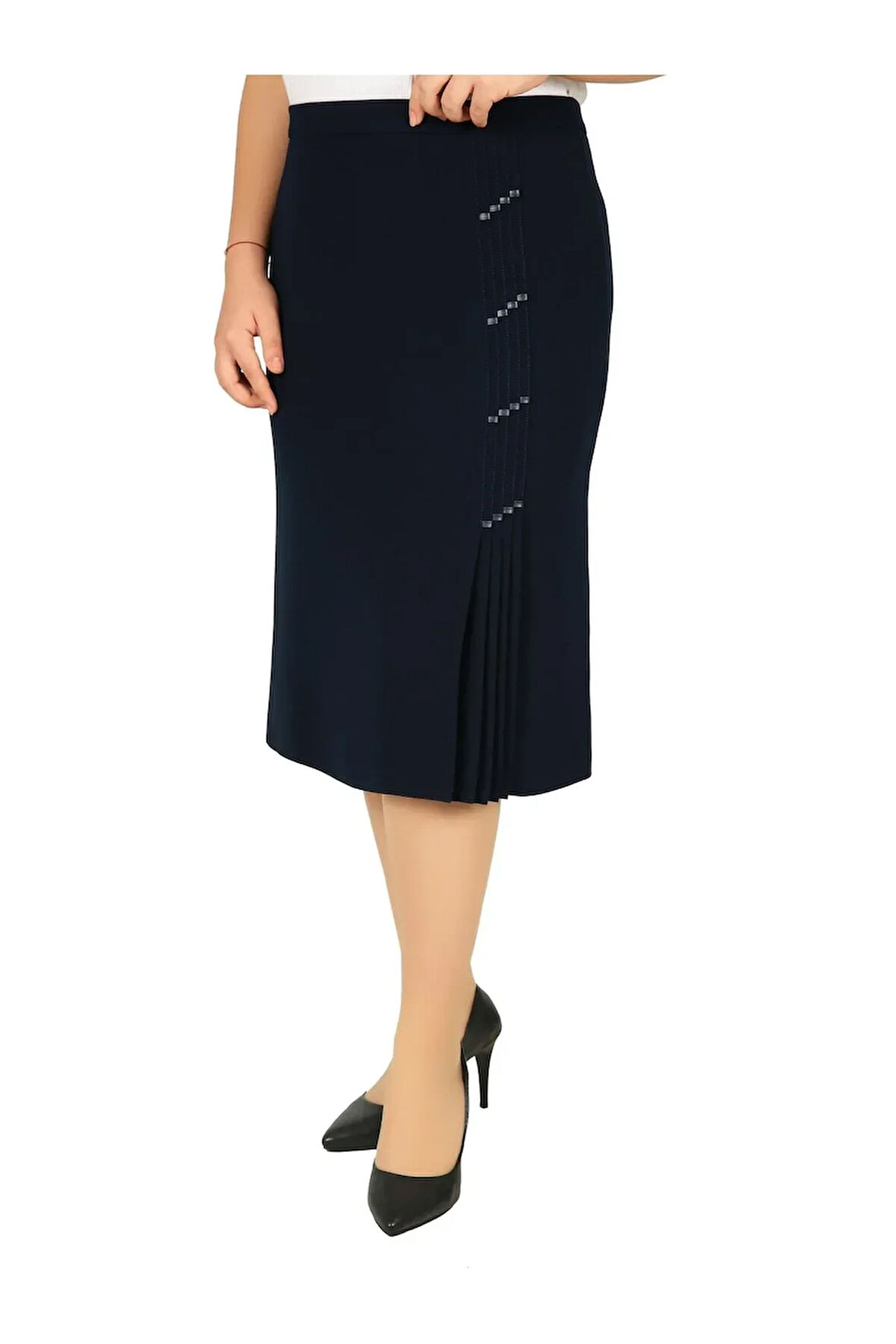 Kısa Deri Detaylı Astarlı Portoriko Kumaş Pileli Etek