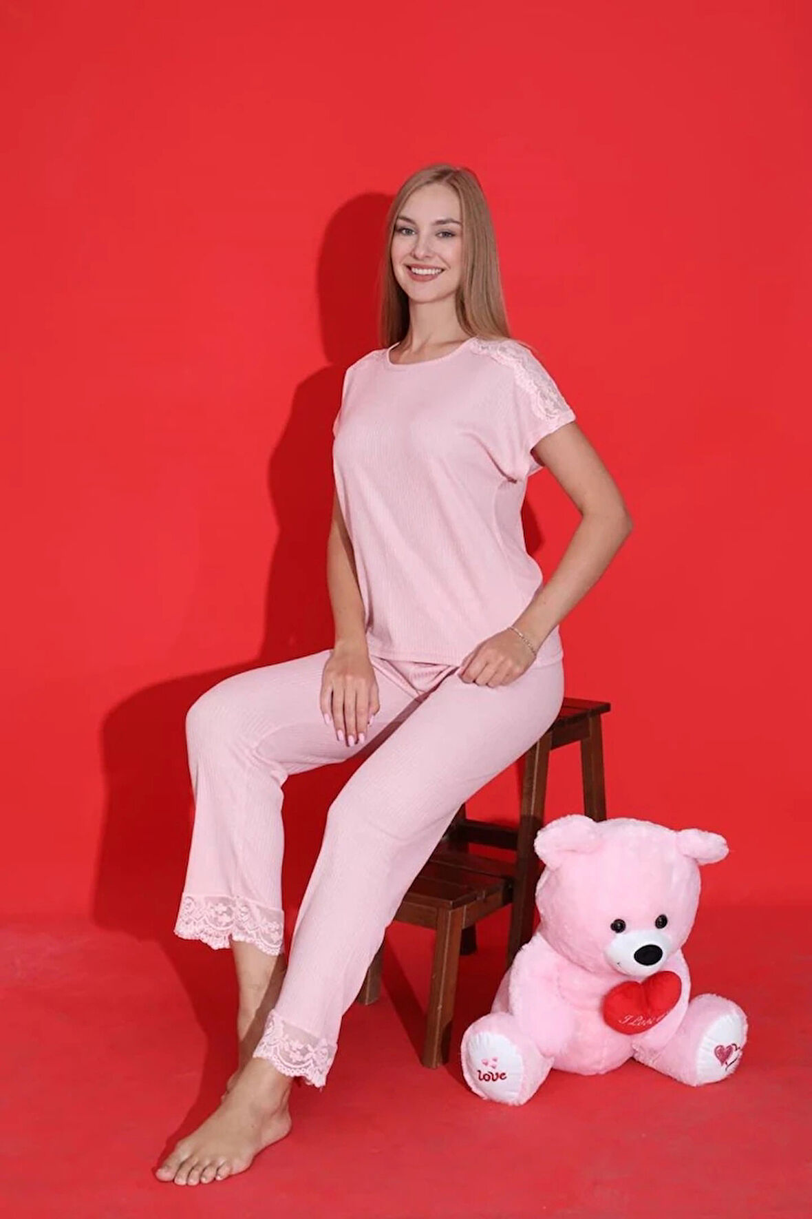 MLALE Pudra Fitilli İnce Raporlu Kumaş Kol ve Paça Dantelli Kısa Kollu Kadın Pijama Takımı 4062-P