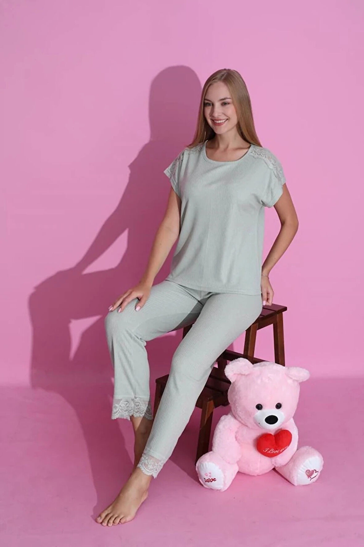 MLALE Yeşil Fitilli İnce Raporlu Kumaş Kol ve Paça Dantelli Kısa Kollu Kadın Pijama Takımı 4061-Y