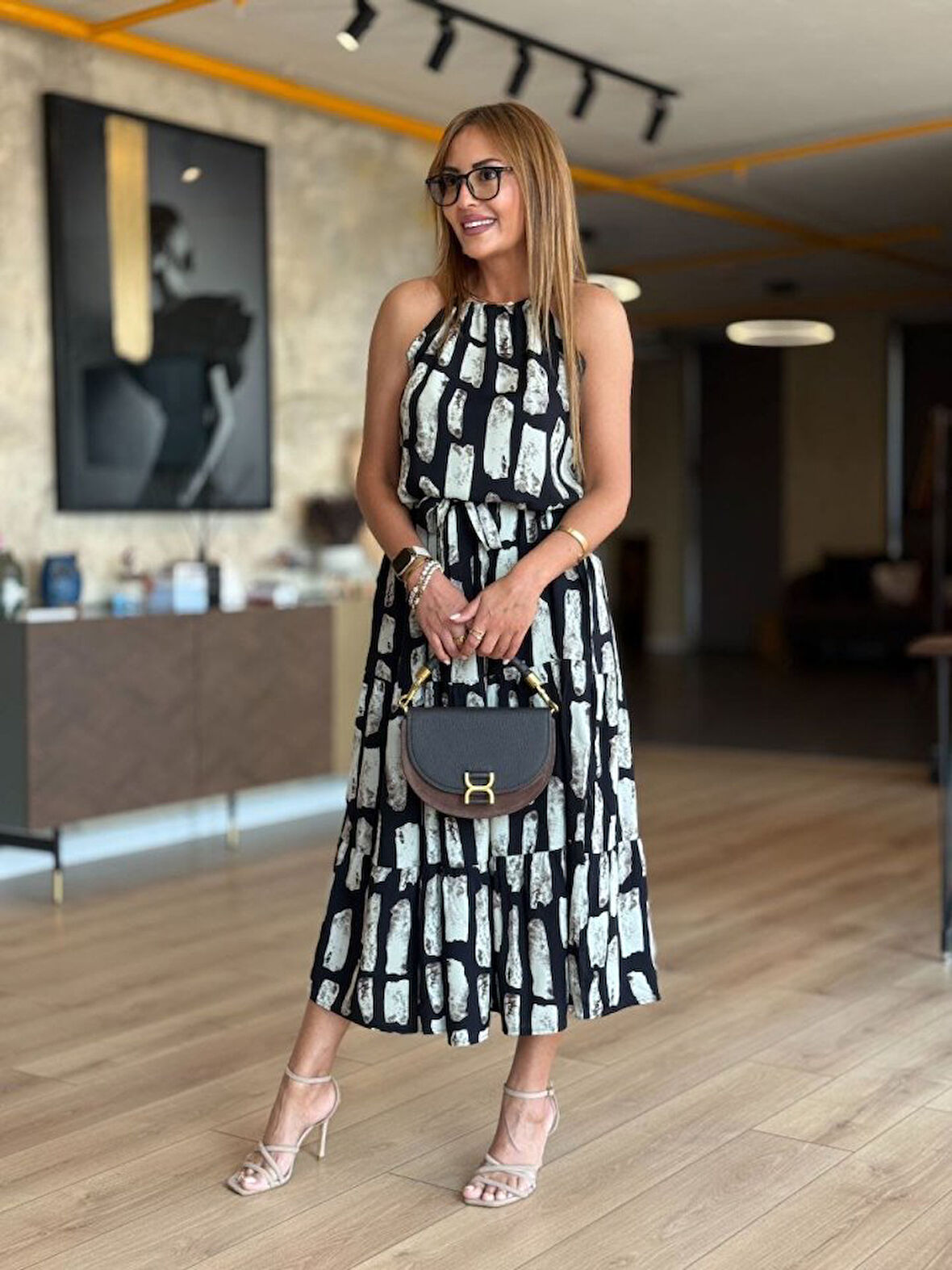 Kadın Viskon Kumaş Ip Askılı Halter Yaka Cepli Midi Boy Elbise