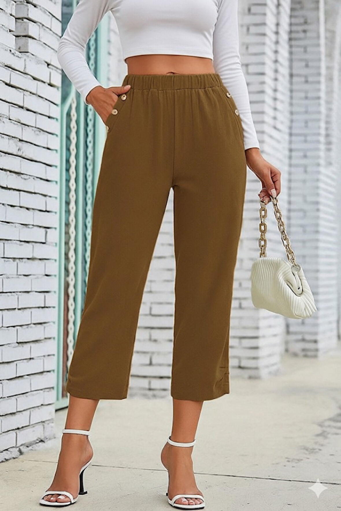 Kadın Beli Lastikli Düğme Ve Cep Detaylı Kapri Ithal Keten Pantolon