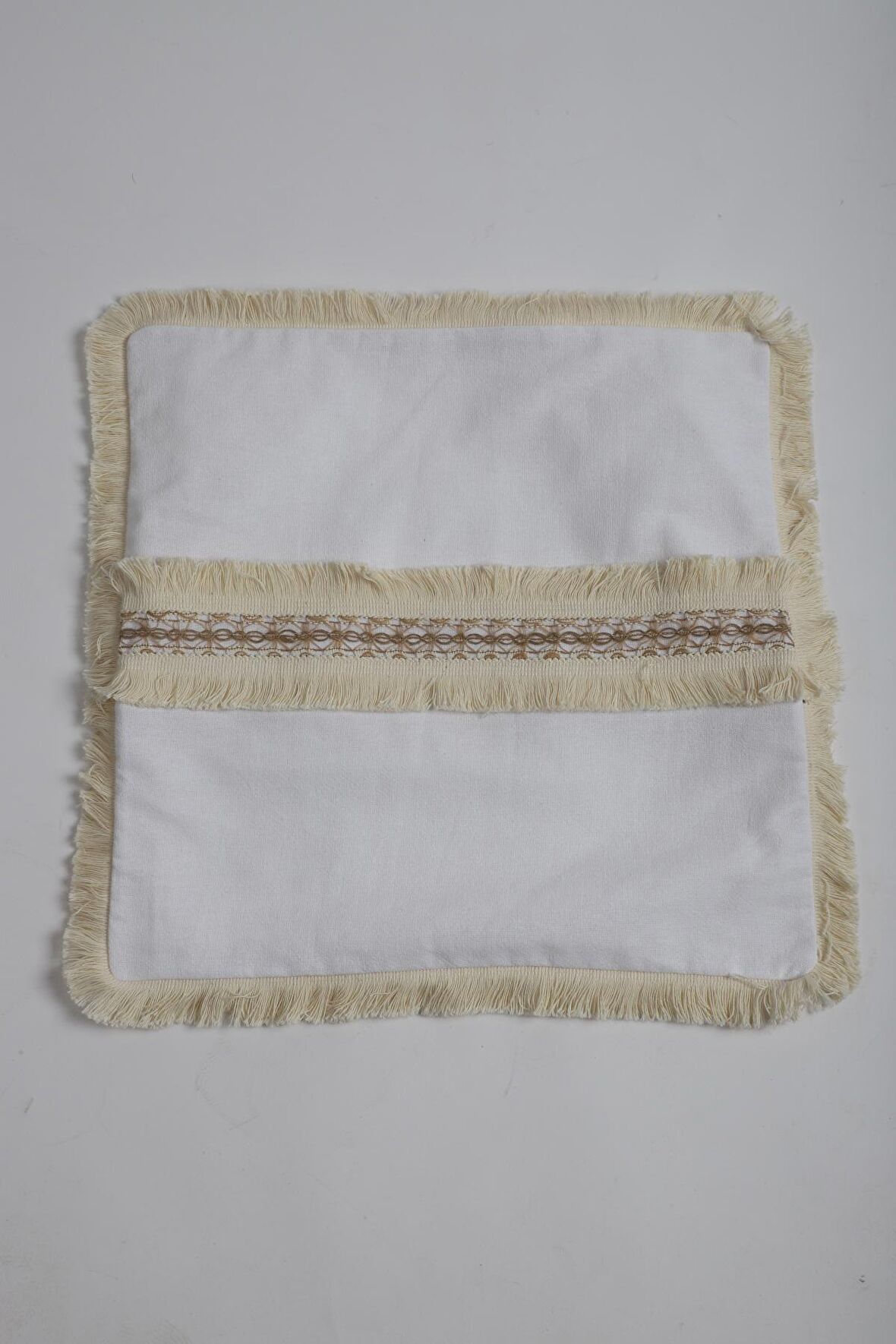 Beyaz Kalın Dantel Kırlent Kırlent Kılıfı 43 x 43