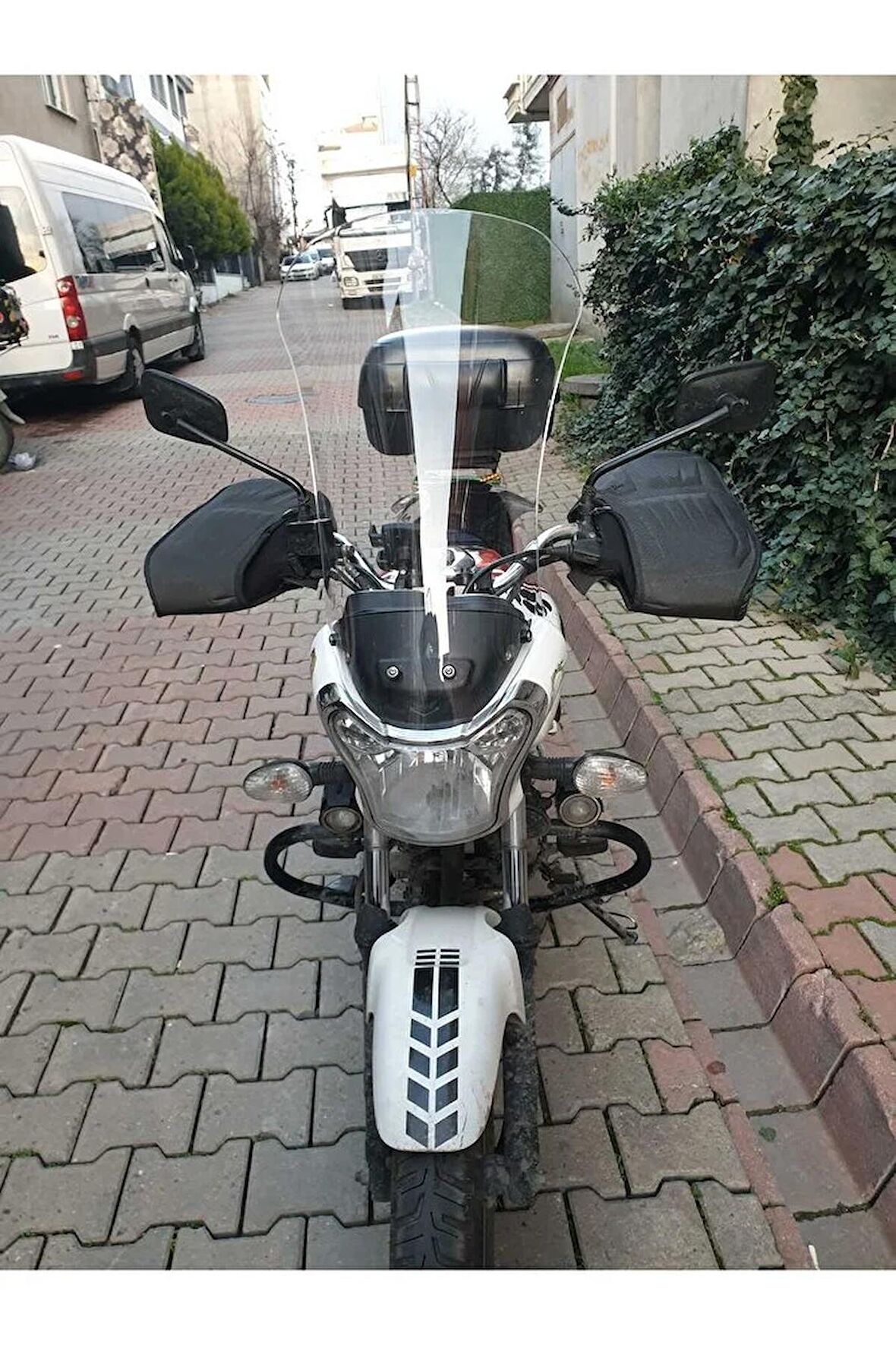 Bajaj V15 Ön Cam 2017-2018 Model İçin 57cm Şeffaf Renkli  4mm Orta Boylu