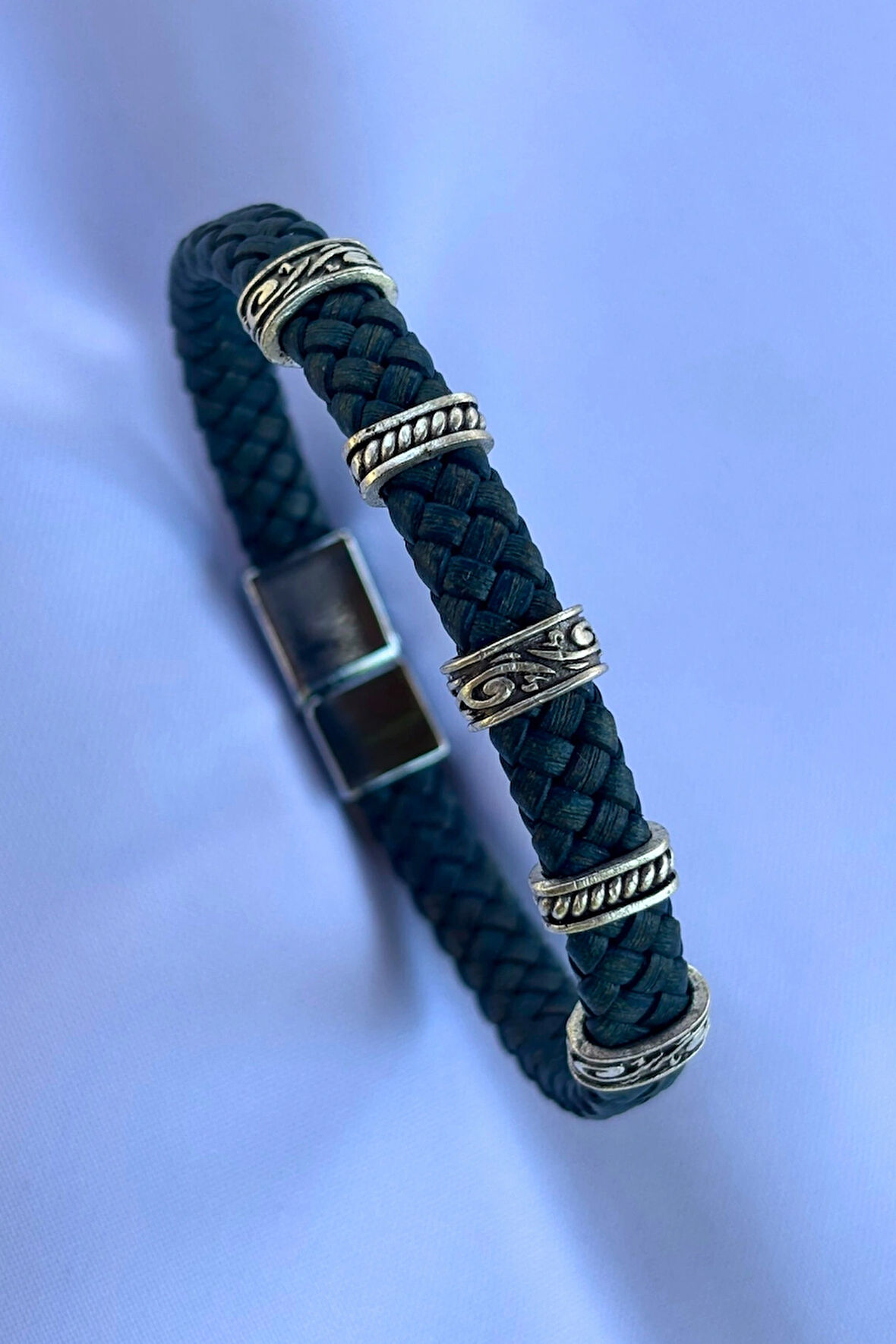 Örgülü El İşçiliği ile Üretilmiş Hakiki Deri Erkek Bileklik