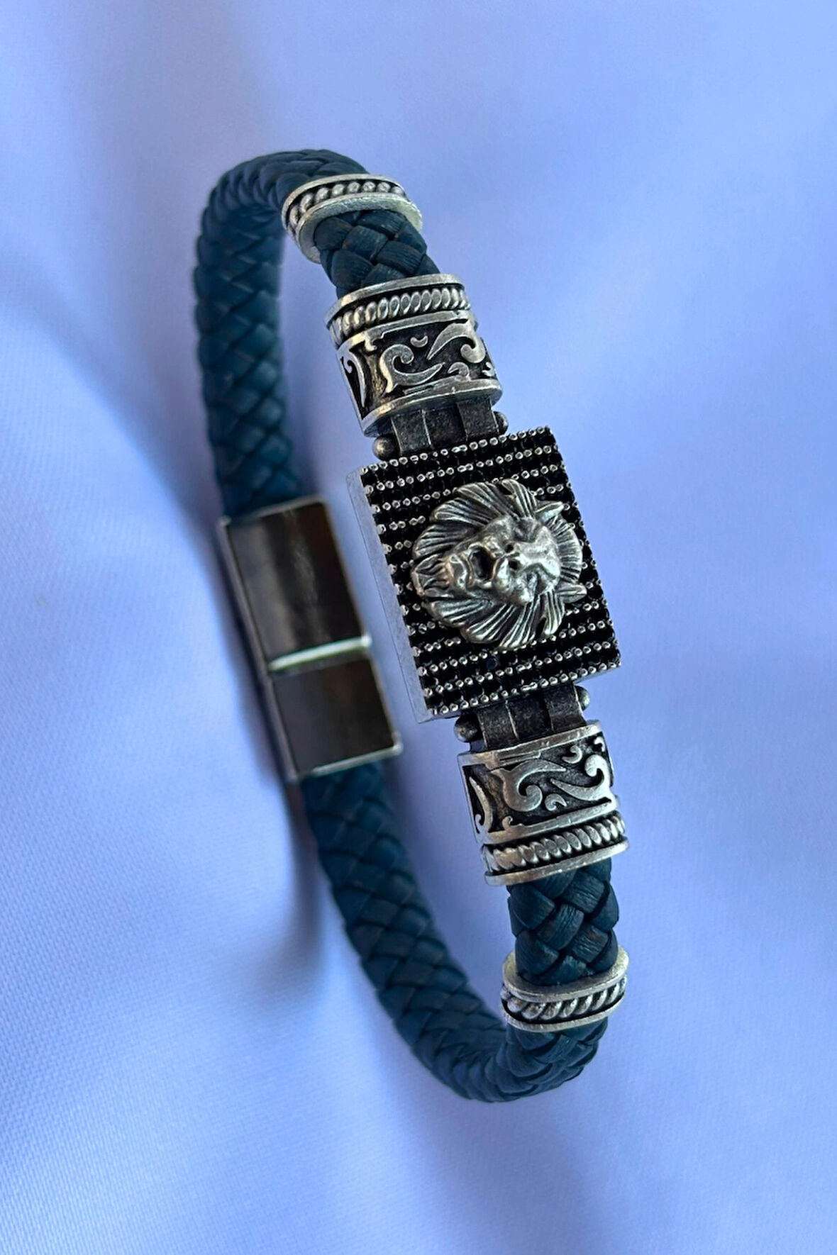 Aslan Dikdörtgen Zirkon Taşlı El İşçiliği ile Üretilmiş Hakiki Deri Erkek Bileklik