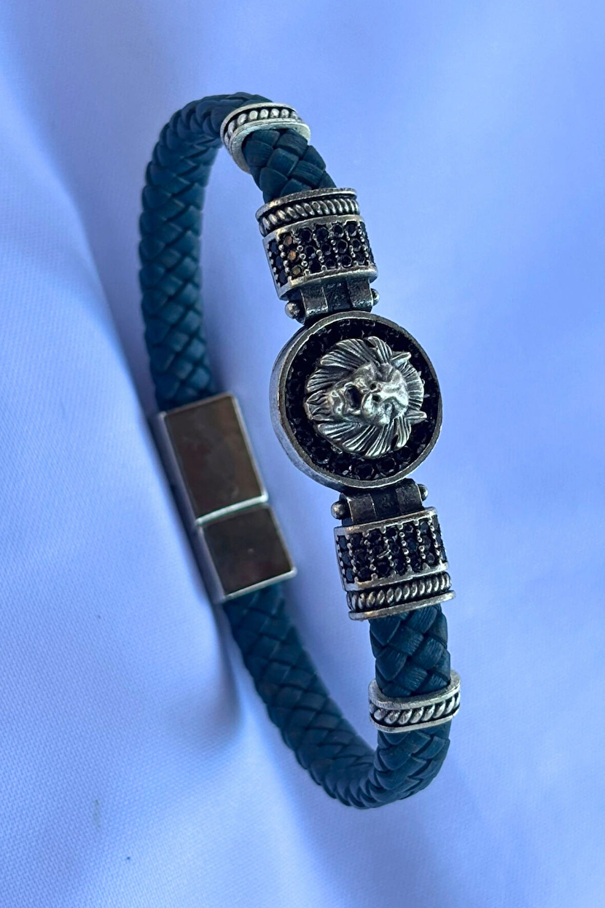 Aslan Zirkon Taşlı Yuvarlak El İşçiliği ile Üretilmiş Hakiki Deri Erkek Bileklik