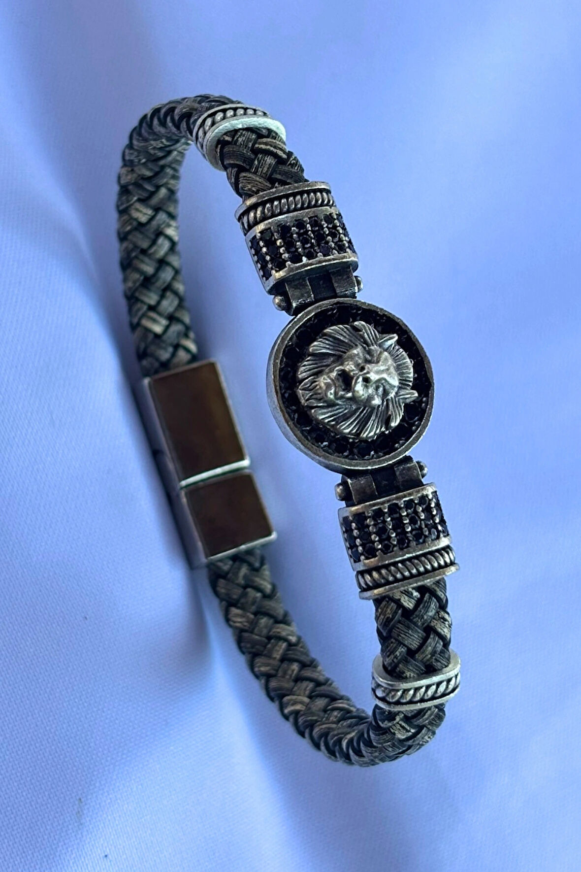 Aslan Zirkon Taşlı Yuvarlak El İşçiliği ile Üretilmiş Hakiki Deri Erkek Bileklik