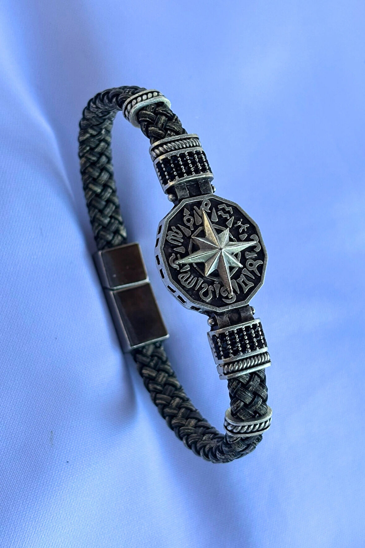 Pusula Figürlü Zirkon Taşlı El İşçiliği ile Üretilmiş Hakiki Deri Erkek Bileklik