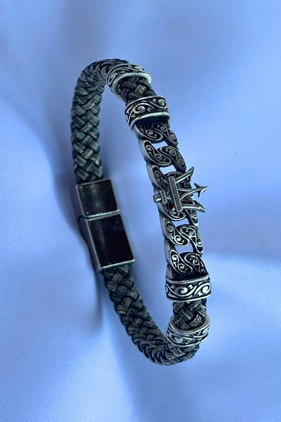 Mızrak Figürlü El İşçiliği ile Üretilmiş Hakiki Deri Erkek Bileklik