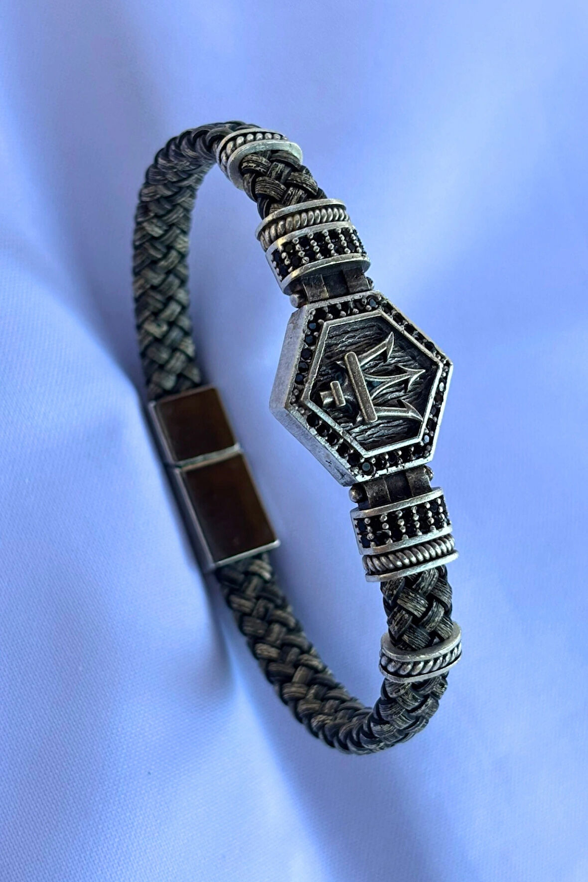 Mızrak Altıgen Zirkon Taşlı El İşçiliği ile Üretilmiş Hakiki Deri Erkek Bileklik