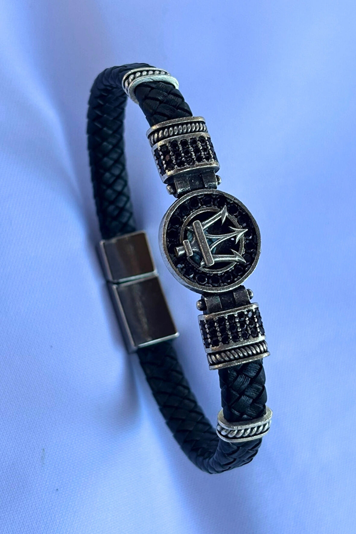 Mızrak Zirkon Taşlı Yuvarlak El İşçiliği ile Üretilmiş Hakiki Deri Erkek Bileklik