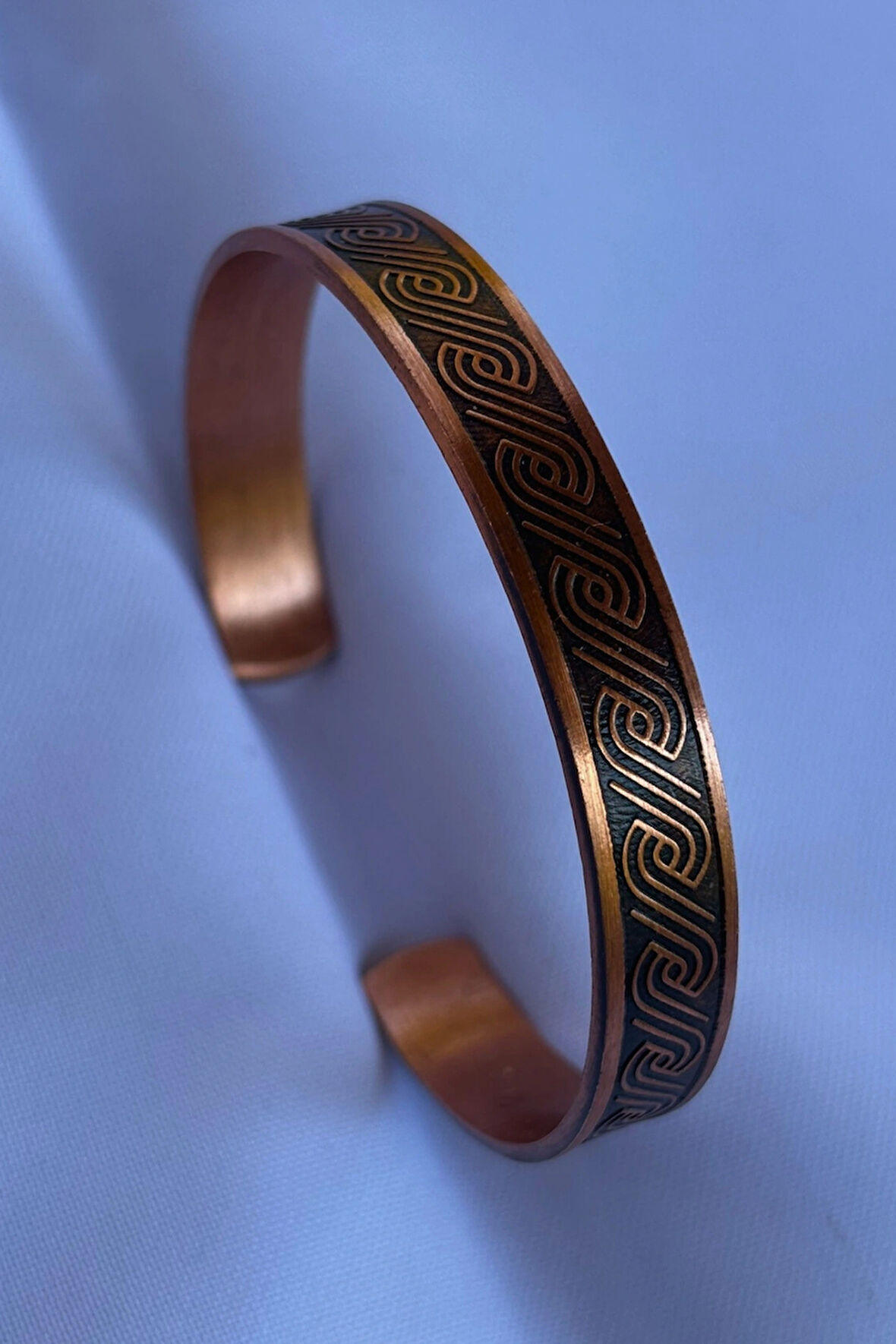 Geometrik Desenli El İşçiliği ile Üretilmiş Unisex Bakır Bileklik