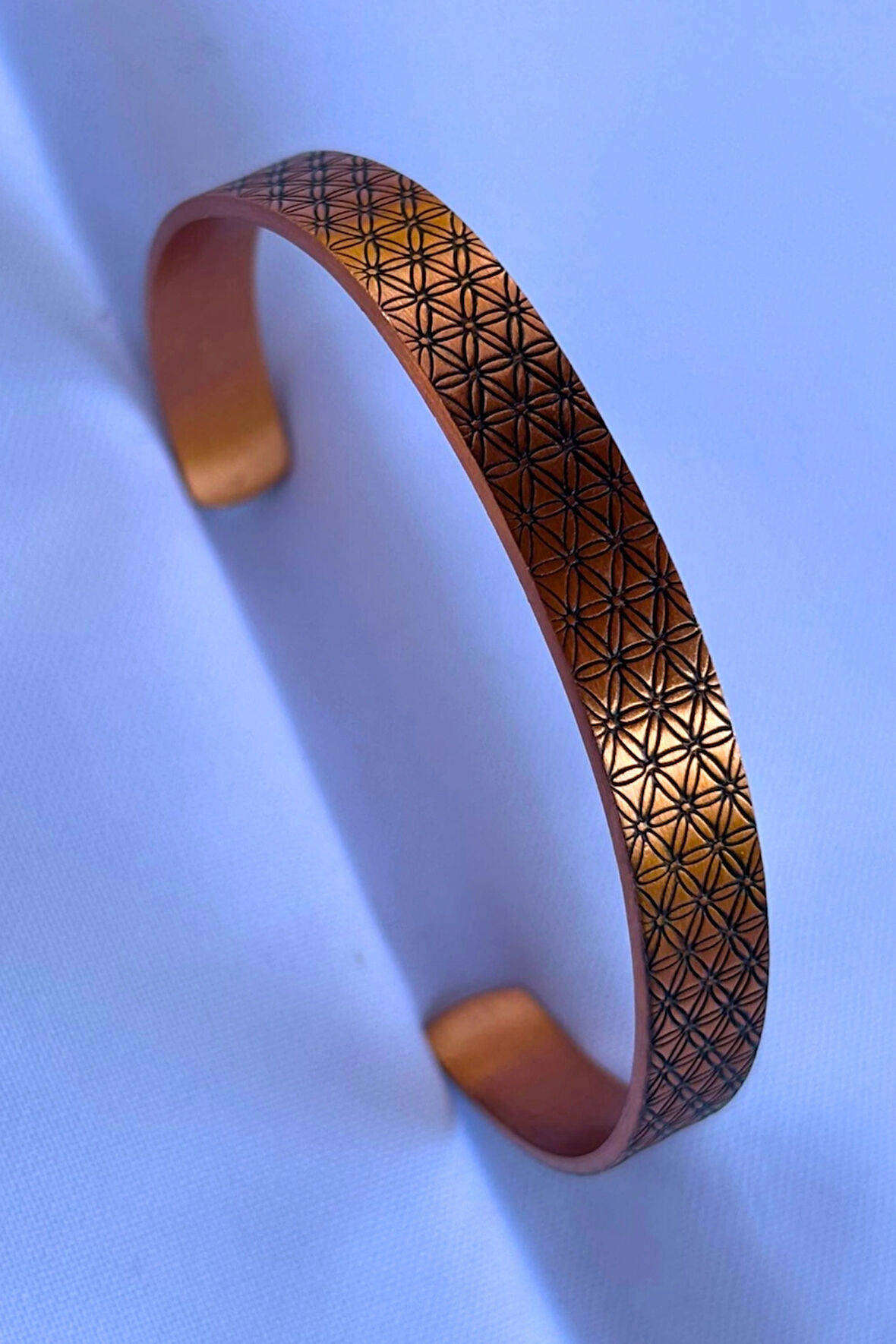 Geometrik Desenli El İşçiliği ile Üretilmiş Unisex Bakır Bileklik