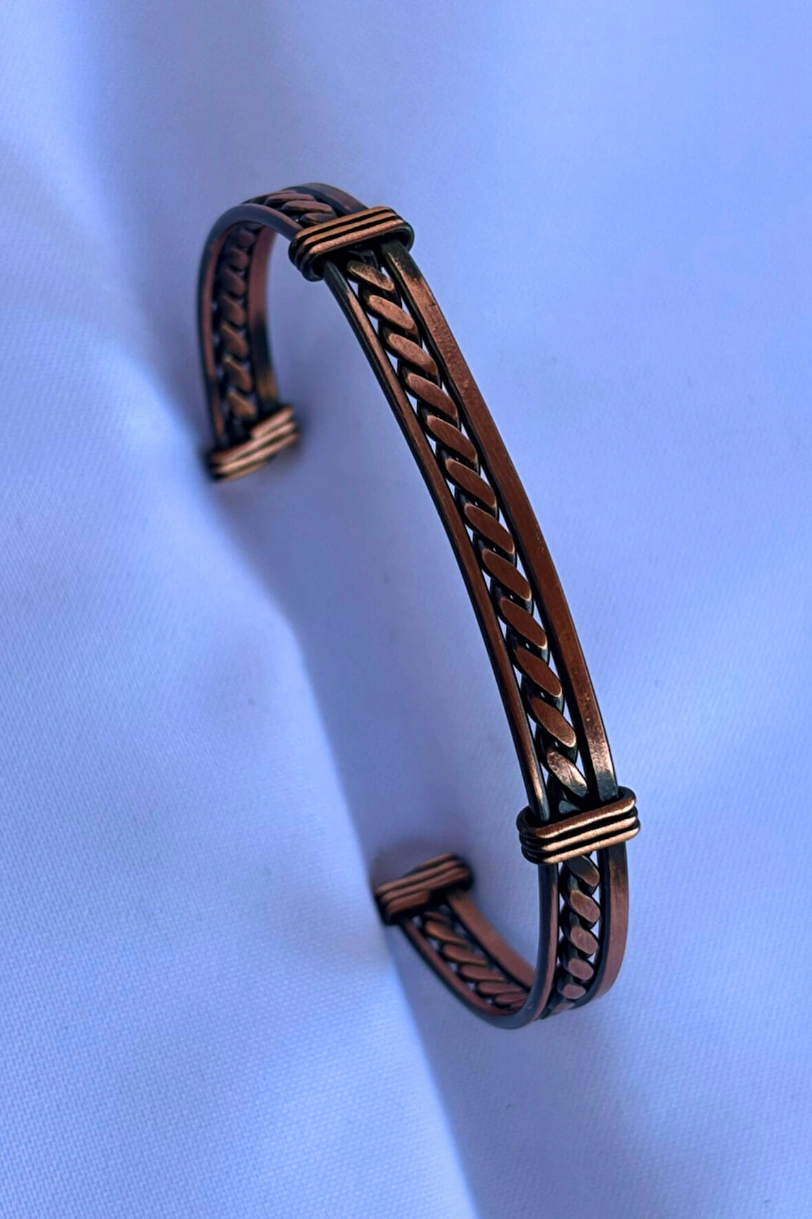 Geometrik Desenli El İşçiliği ile Üretilmiş Unisex Bakır Bileklik