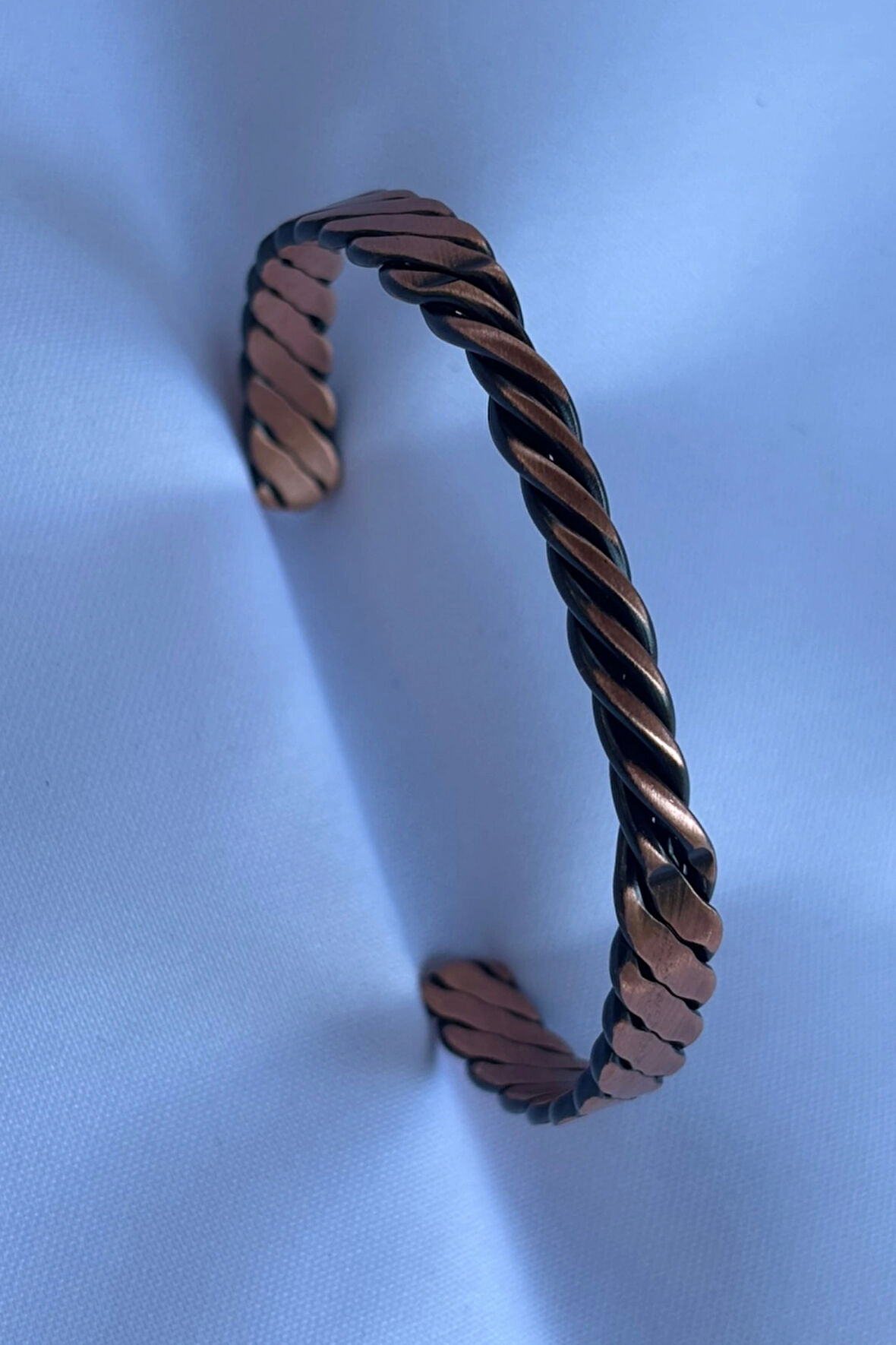 Geometrik Desenli El İşçiliği ile Üretilmiş Unisex Bakır Bileklik