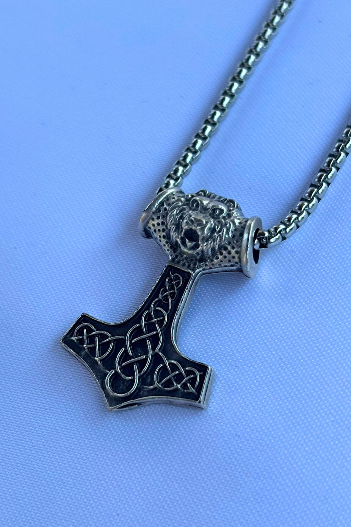 Aslan Başlı Thor'un Çekici El İşçiliği Paslanmaz Çelik Zincir Erkek Kolye