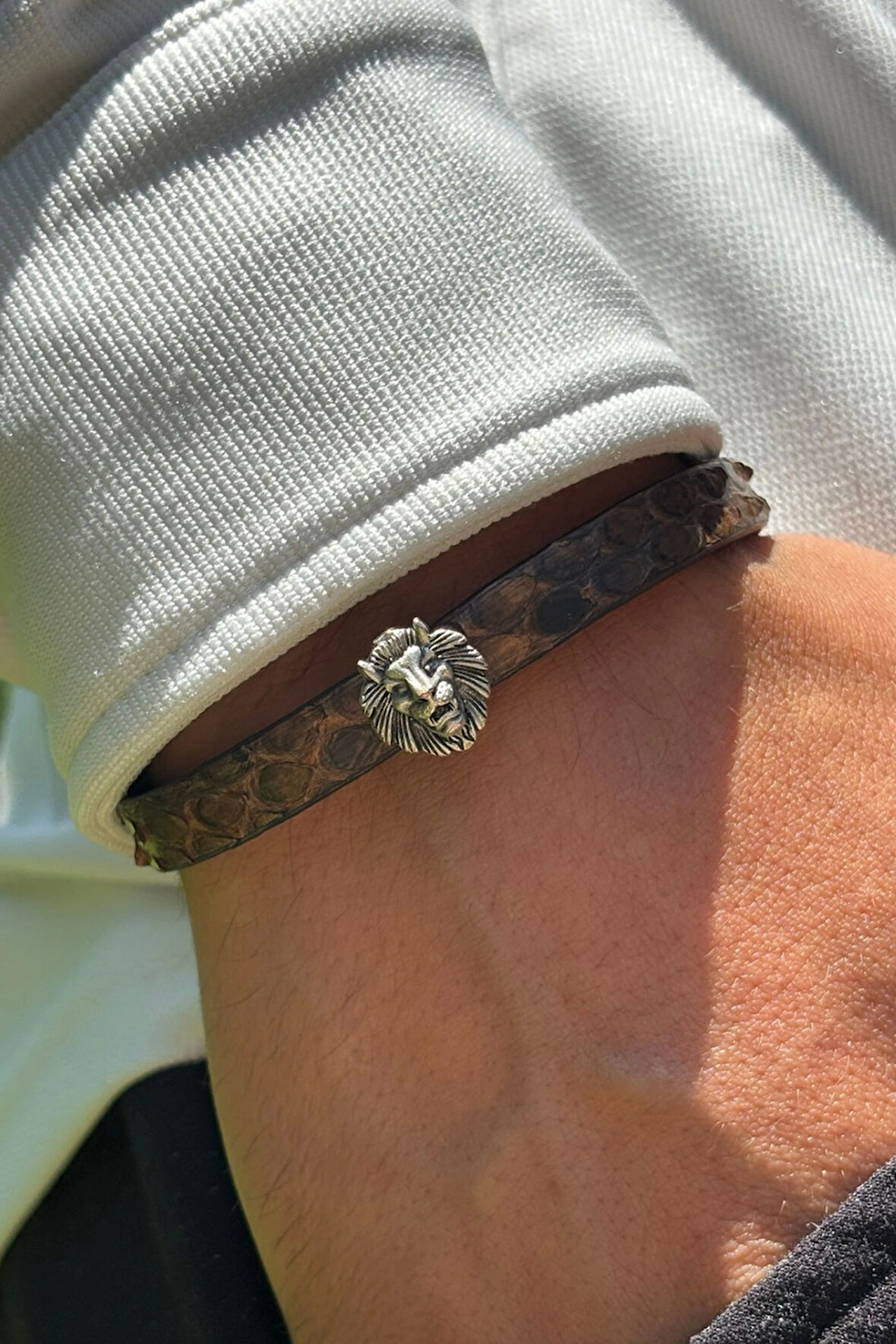 Aslan Kafası El İşçiliği ile Üretilmiş Hakiki Deri Erkek Bileklik