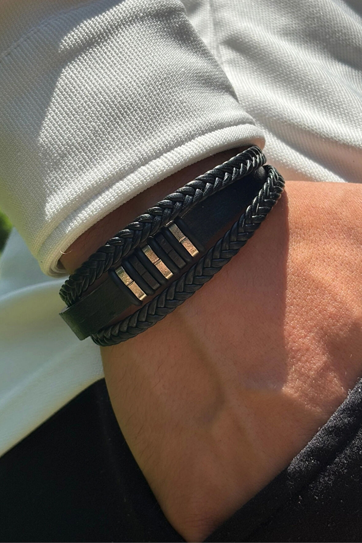 Siyah Çizgili Örgülü El İşçiliği ile Üretilmiş Hakiki Deri Erkek Bileklik