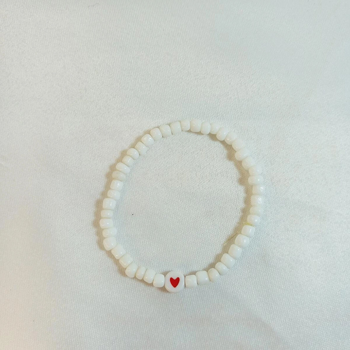 Crystal Atelier Beyaz Renkli Boncuklu Kalp Figürlü Kalp Aşk Özlem Sonsuzluk Hediyelik Bileklik