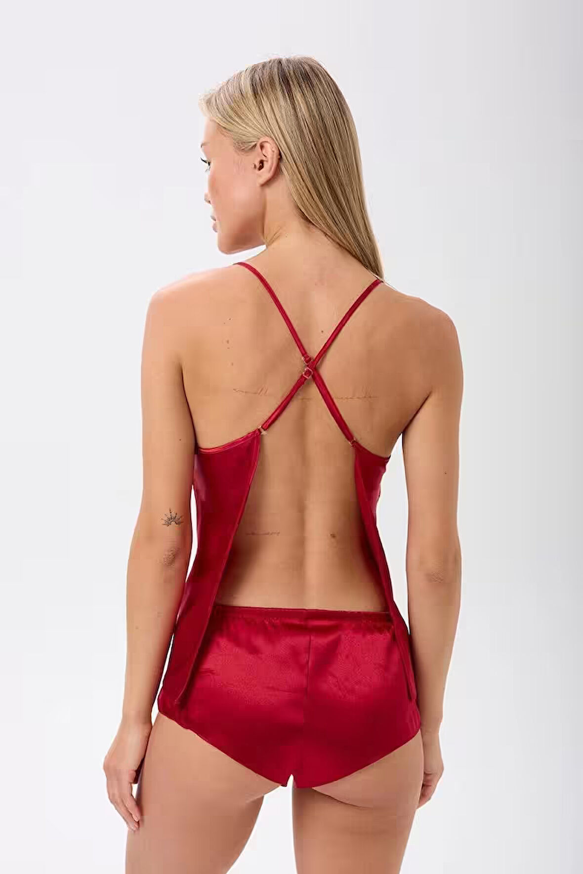 Saten İp Askılı Sırt Dekolteli Brazillian Şort Gecelik Takımı