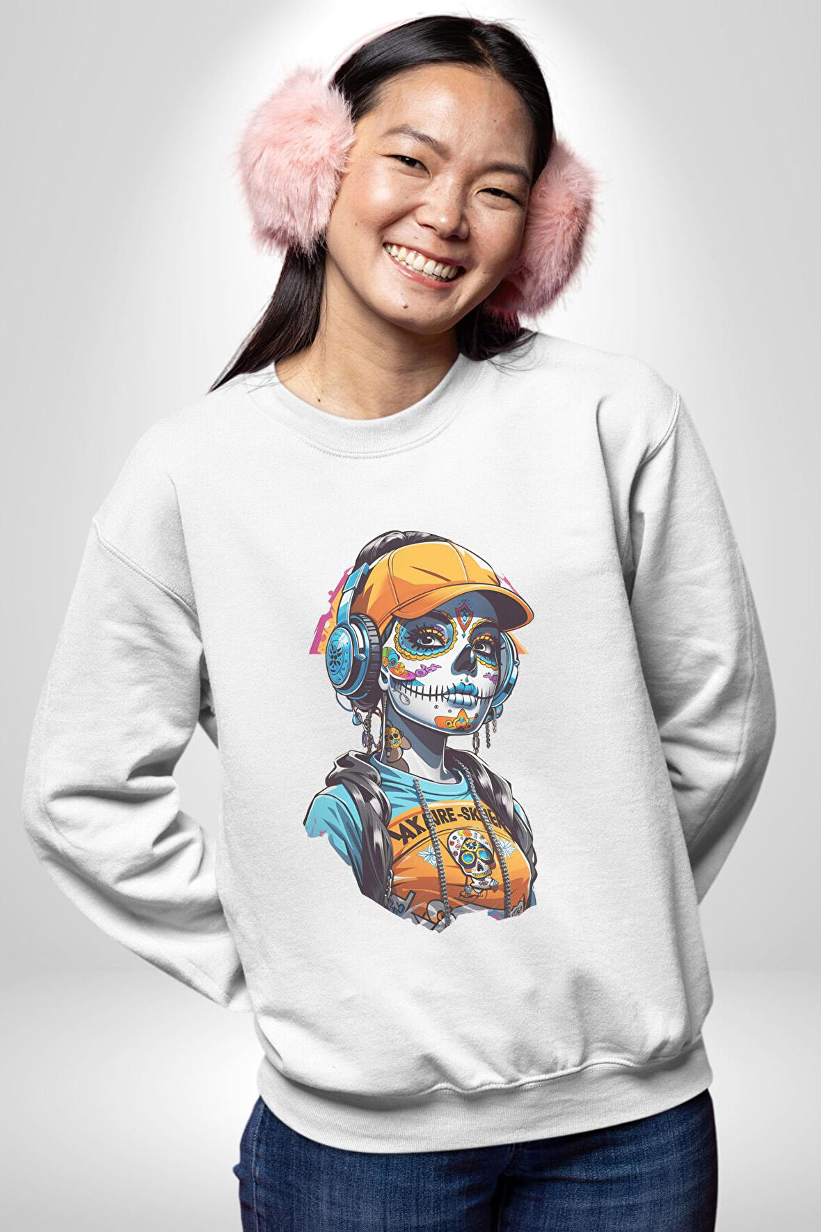 Robot Kız Müzik Kulaklık Şapka Kadın Erkek  Beyaz Baskılı Sweatshirt 