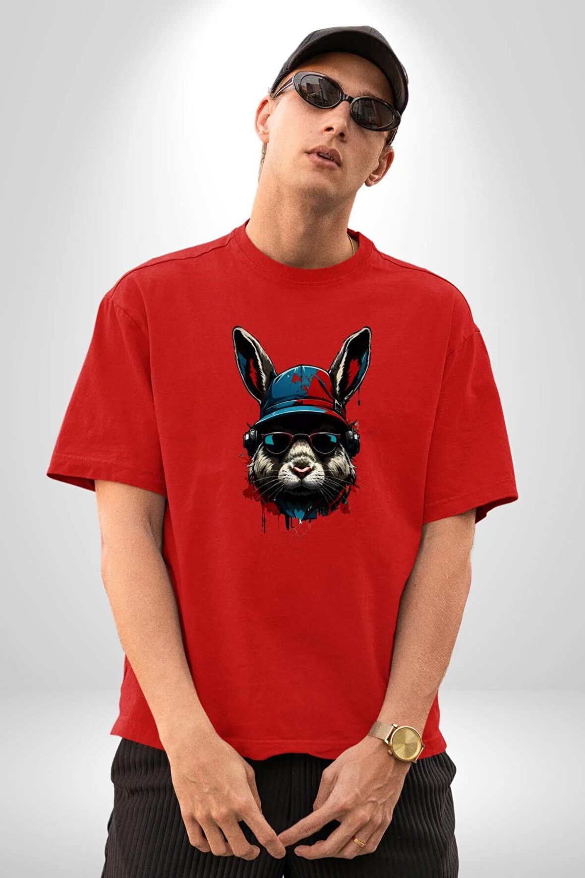 Müzik Şapka Gözlük Takan Tavşan Pamuklu Bisiklet Yaka Kadın Erkek Oversize Boyfriend Dijital Baskılı Kırmızı T-Shirt