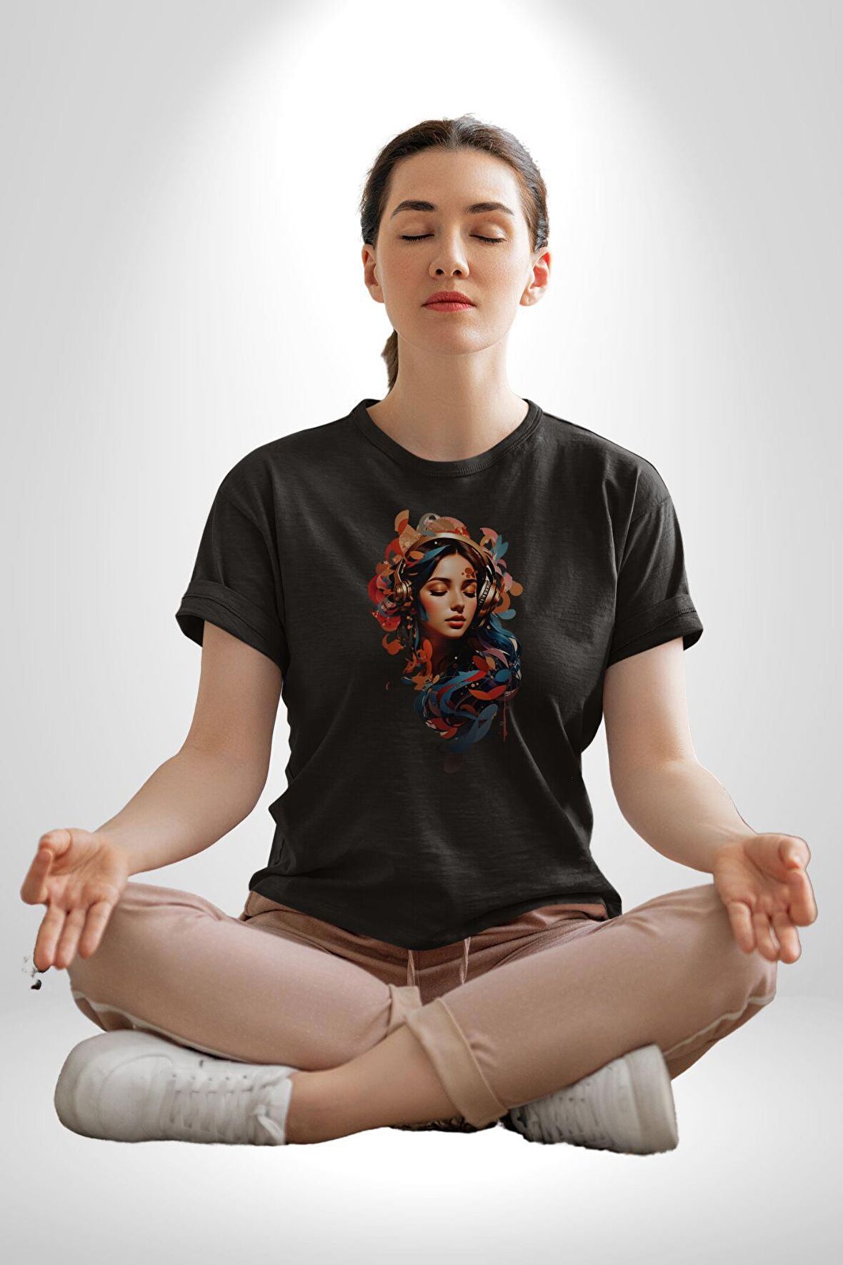 Müzik Dinleyen Kulaklık Yaprak Saçlı Renkli Kadın Erkek Unisex Siyah Organik Baskılı T-Shirt Penye Yüksek Kalite