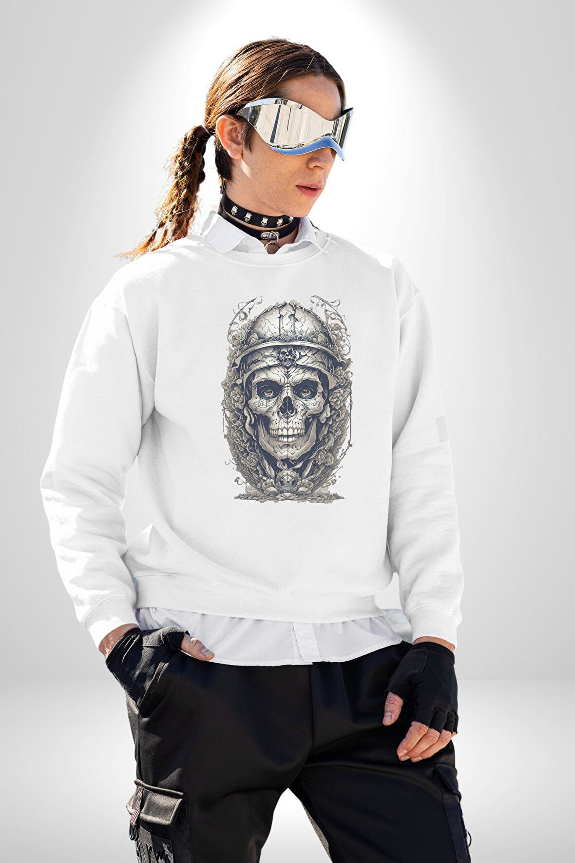 Kask Miğfer İskelet Asker Kadın Erkek  Beyaz Baskılı Sweatshirt 