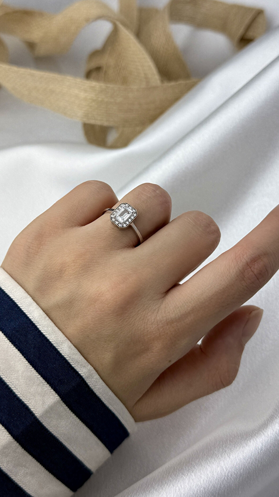 Zirkon Taşlı Beyaz Altın Yüzük