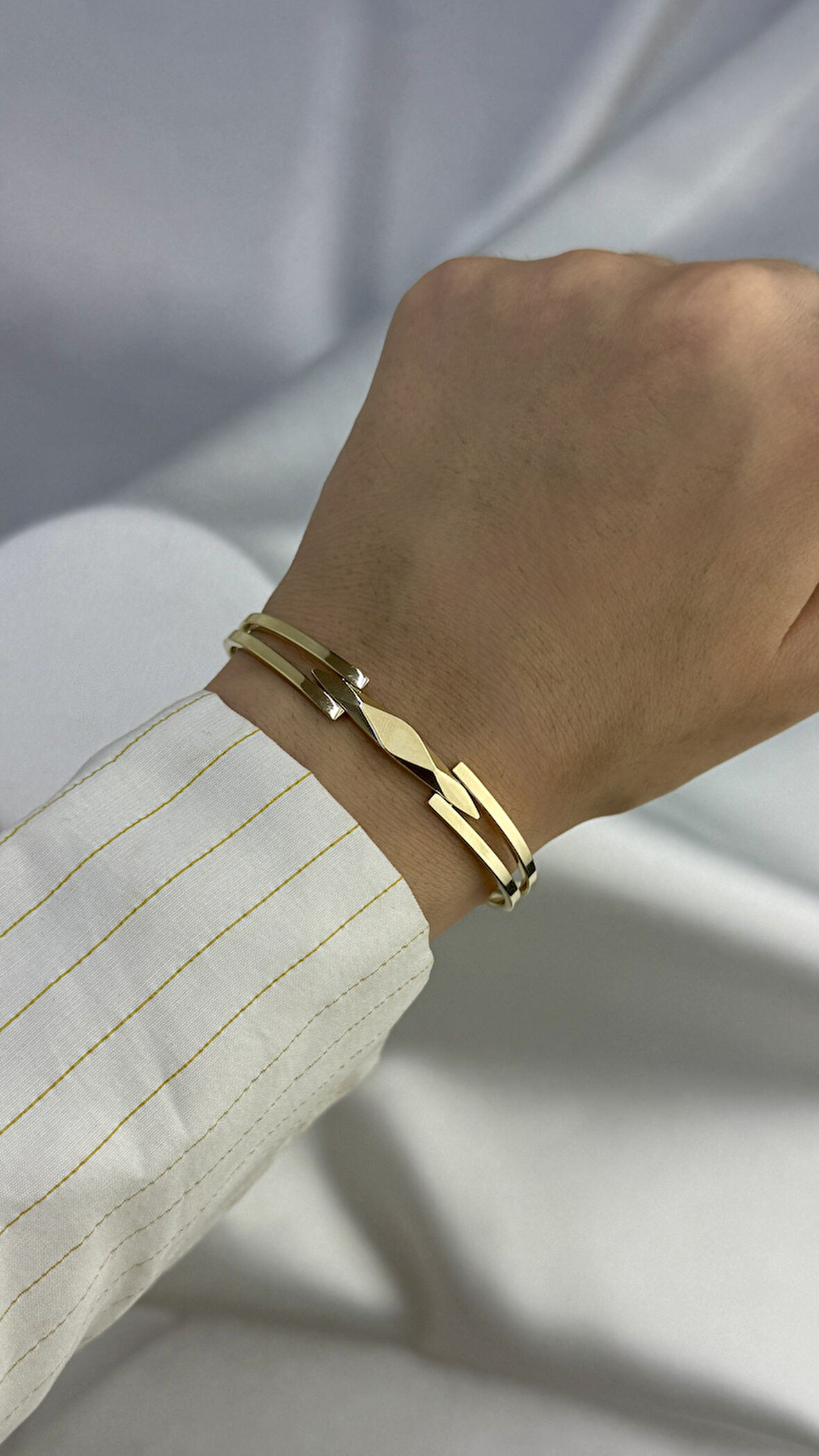 Geometrik Model Kaburga Kelepçe Altın Bilezik