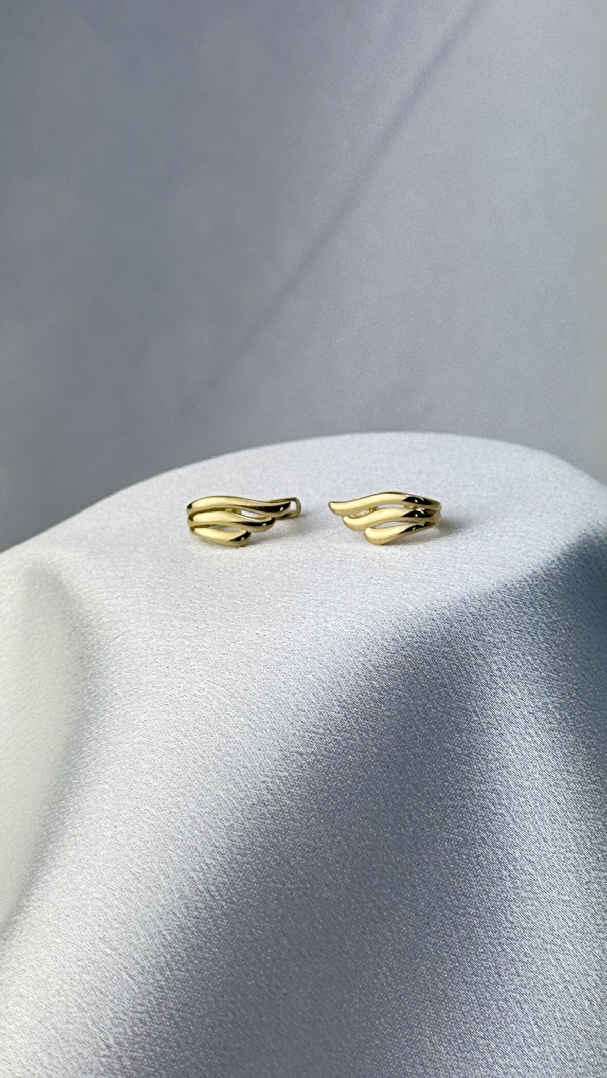 J Model Altın Küpe