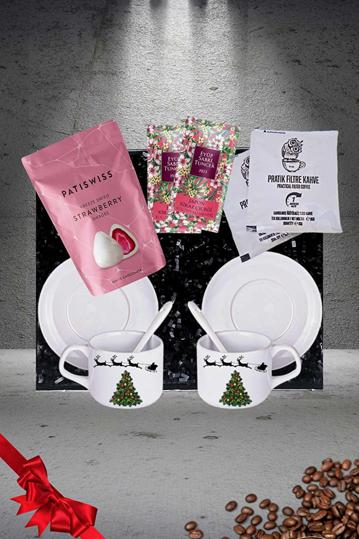 Yılbaşı 2’li Fincan seti & Beyaz Çikolatalı Çilek Draje & Filtre Kahve Hediye Seti Gift Box-2