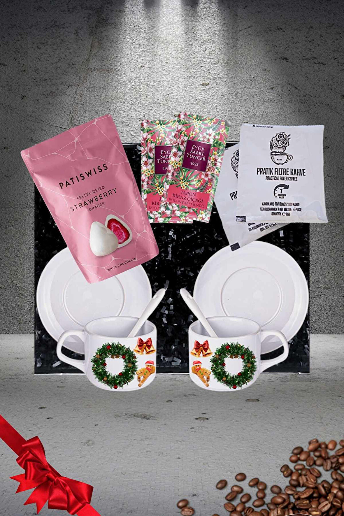 Yılbaşı 2’li Fincan seti & Beyaz Çikolatalı Çilek Draje & Filtre Kahve Hediye Seti Gift Box-4