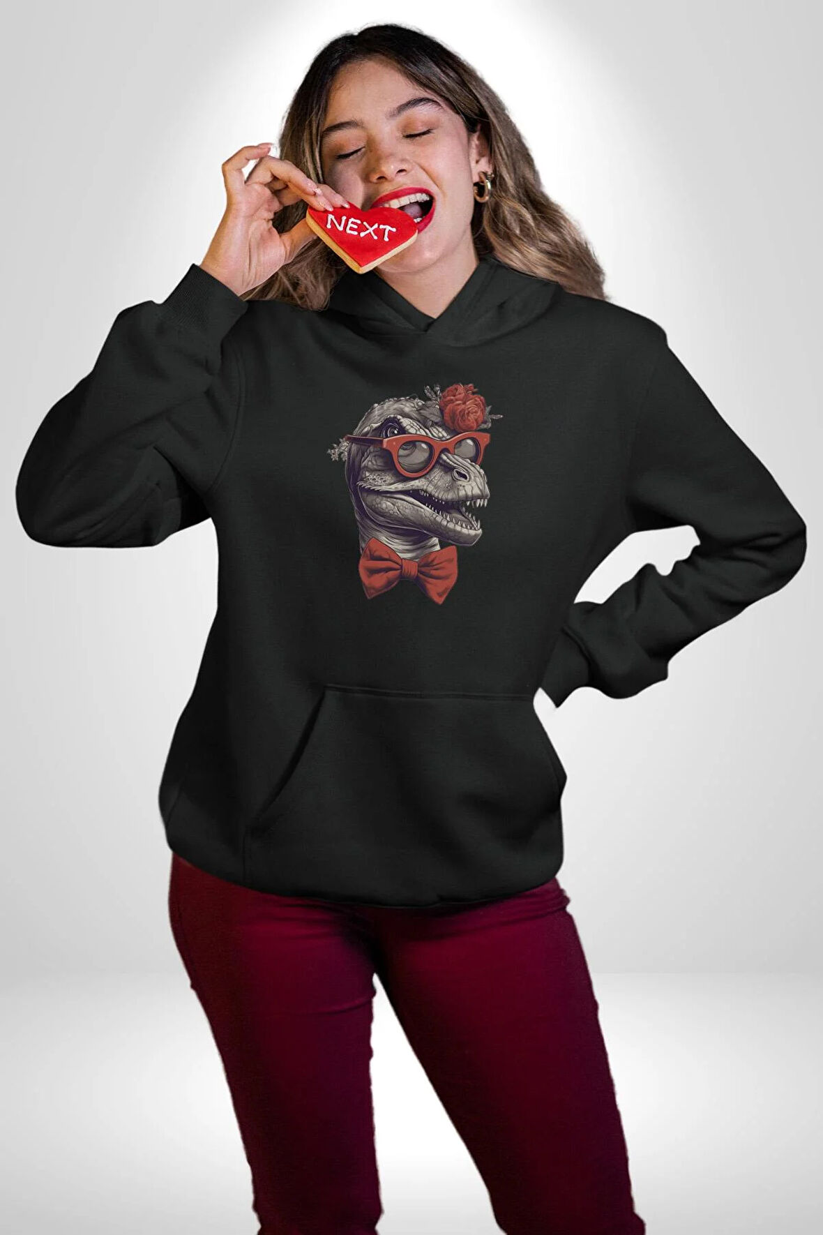 Kırmızı Gözlük Papyon Dinazor  Kadın Erkek  Siyah Kapüşonlu Sweatshirt Hoodie