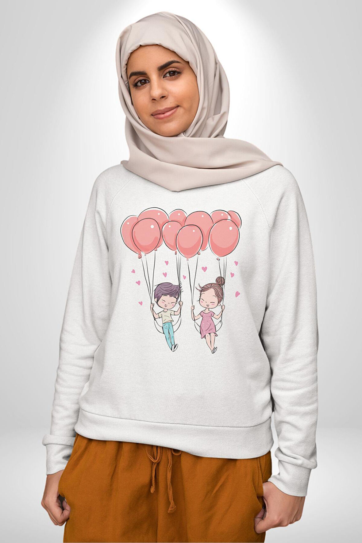 Sevgili Balon Aşk Salıncak Sevgililer Günü Kadın Erkek  Beyaz Baskılı Sweatshirt 