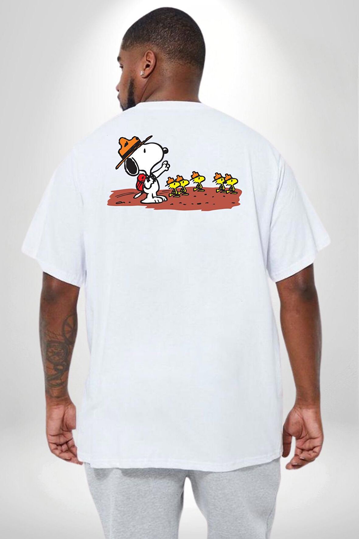Snoopy İle Kuşlar Kamp Büyük Beden Beyaz Tişört Kadın Erkek Ünisex Sırt Baskılı
