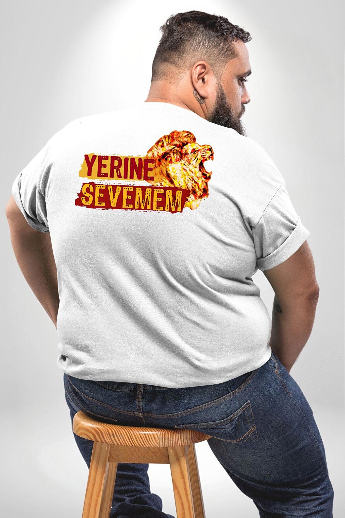 Yerine Sevemem Aslan Sarı Beyaz  Büyük Beden Beyaz Tişört Kadın Erkek Ünisex Sırt Baskılı